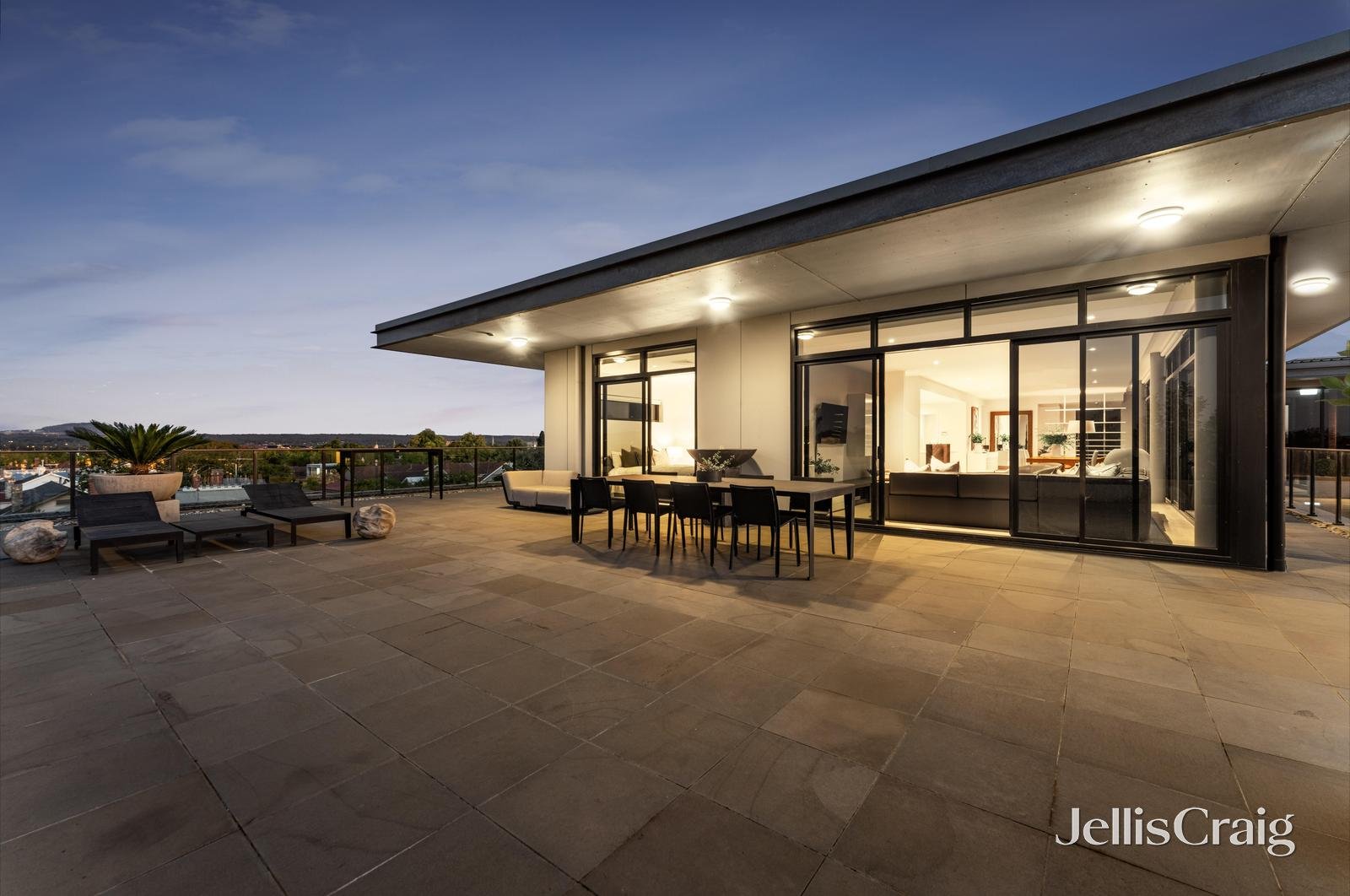 301/18 Wendouree Parade, Lake Wendouree image 29