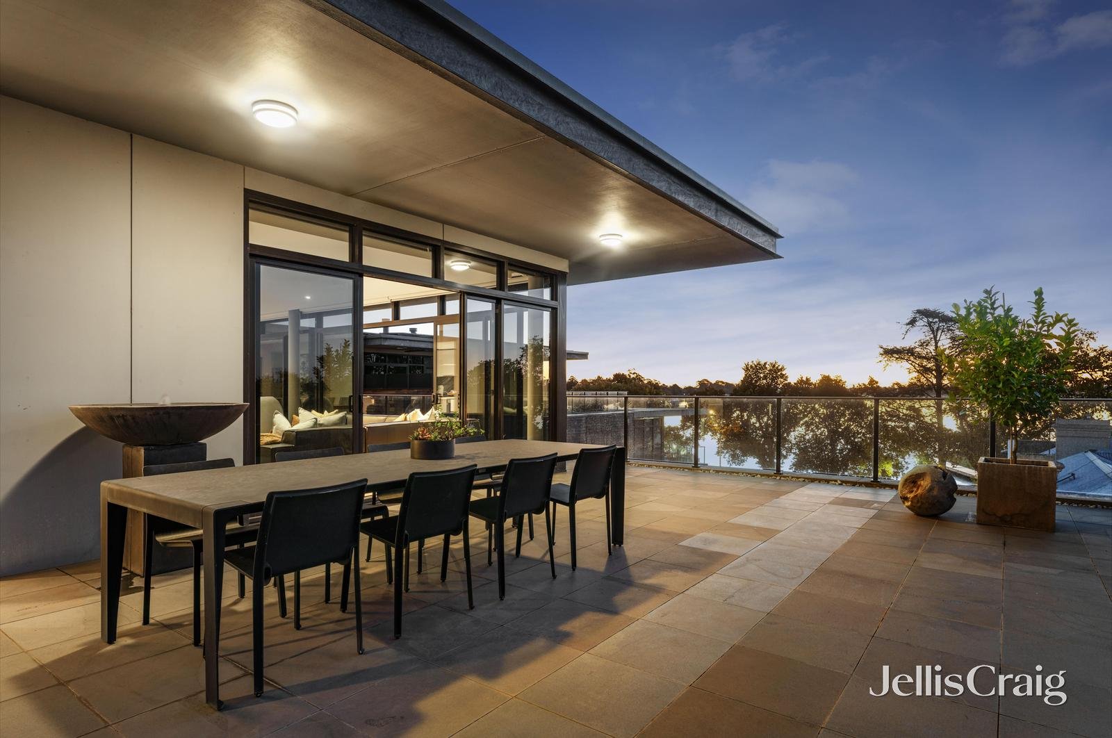 301/18 Wendouree Parade, Lake Wendouree image 13