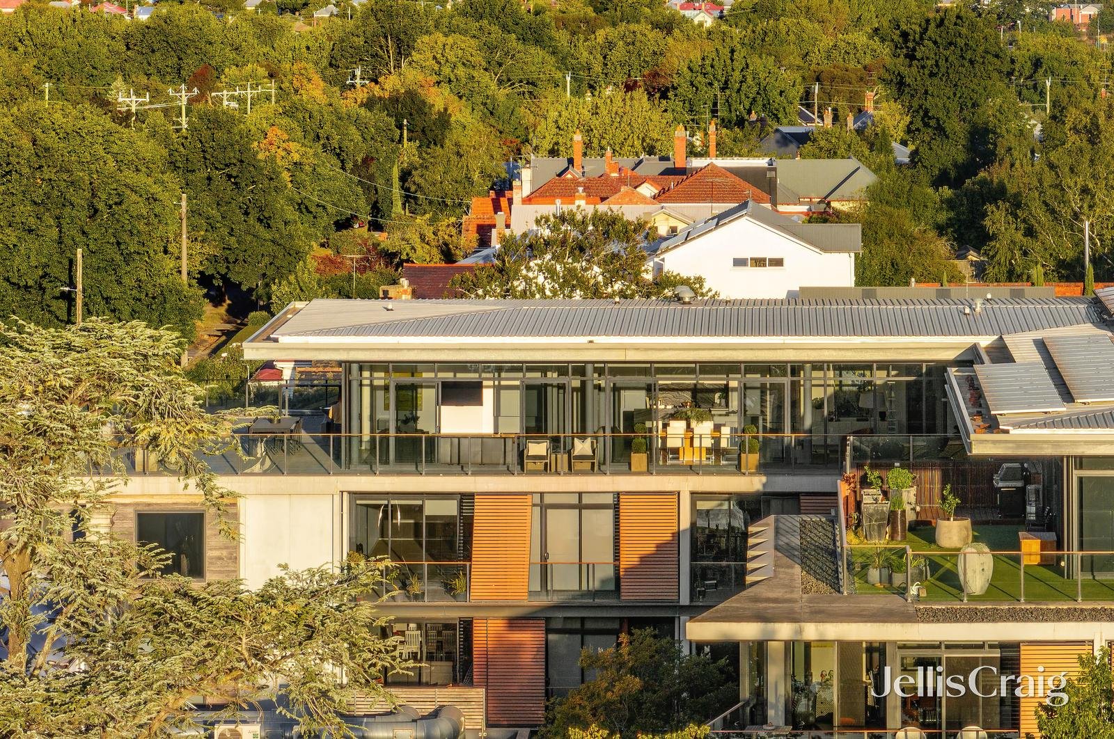 301/18 Wendouree Parade, Lake Wendouree image 15