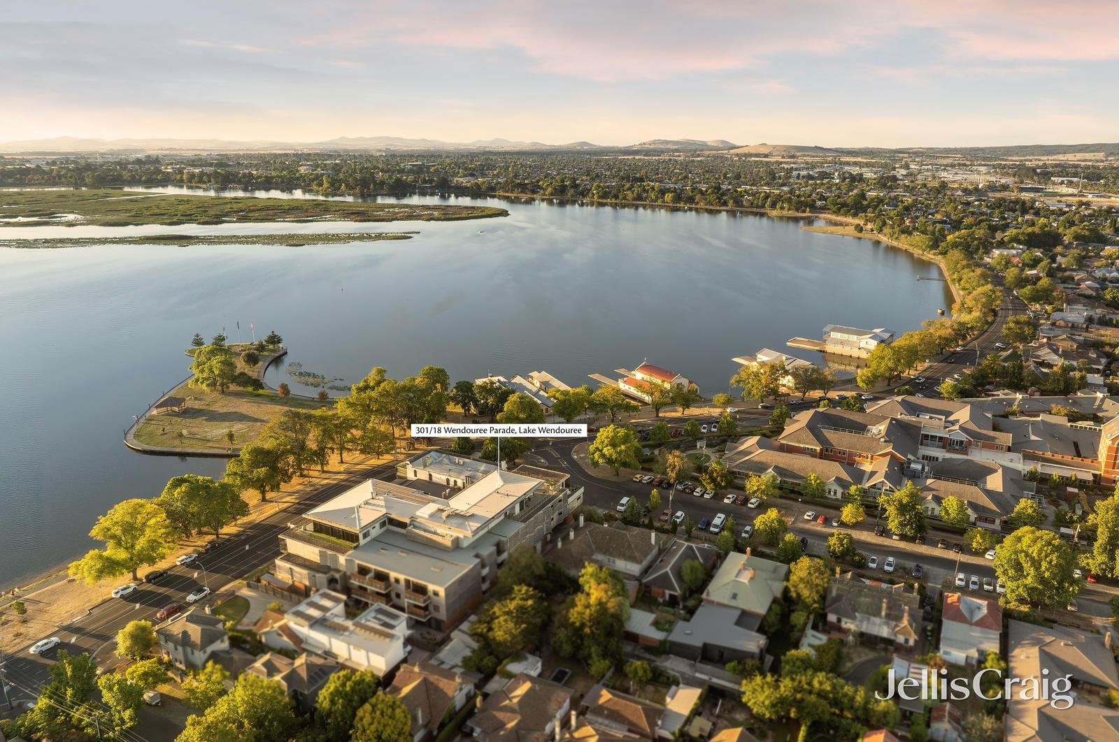 301/18 Wendouree Parade, Lake Wendouree image 33