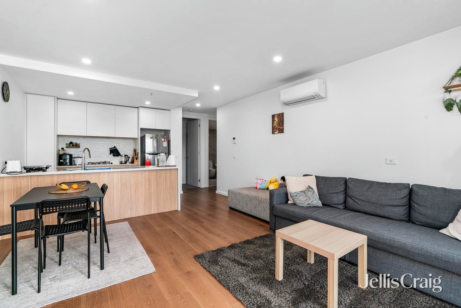 301/23 Collins Street, Chadstone image 2