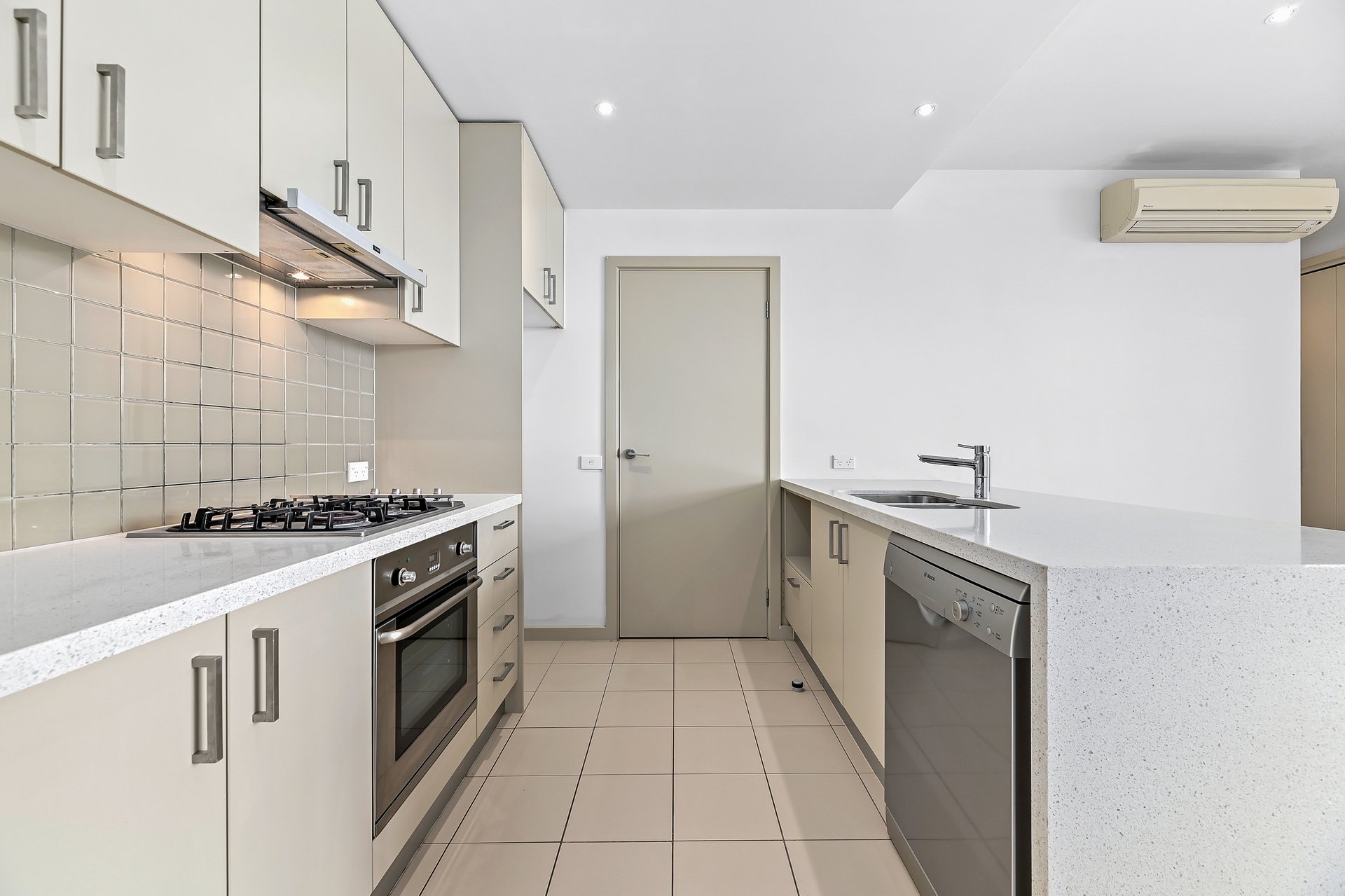 301/353 Springvale Road, Glen Waverley image 4