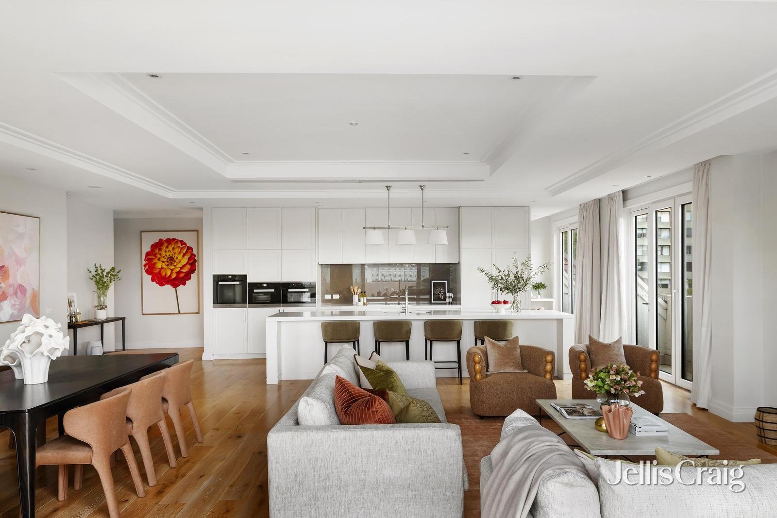 301/585 Toorak Road, Toorak image 2