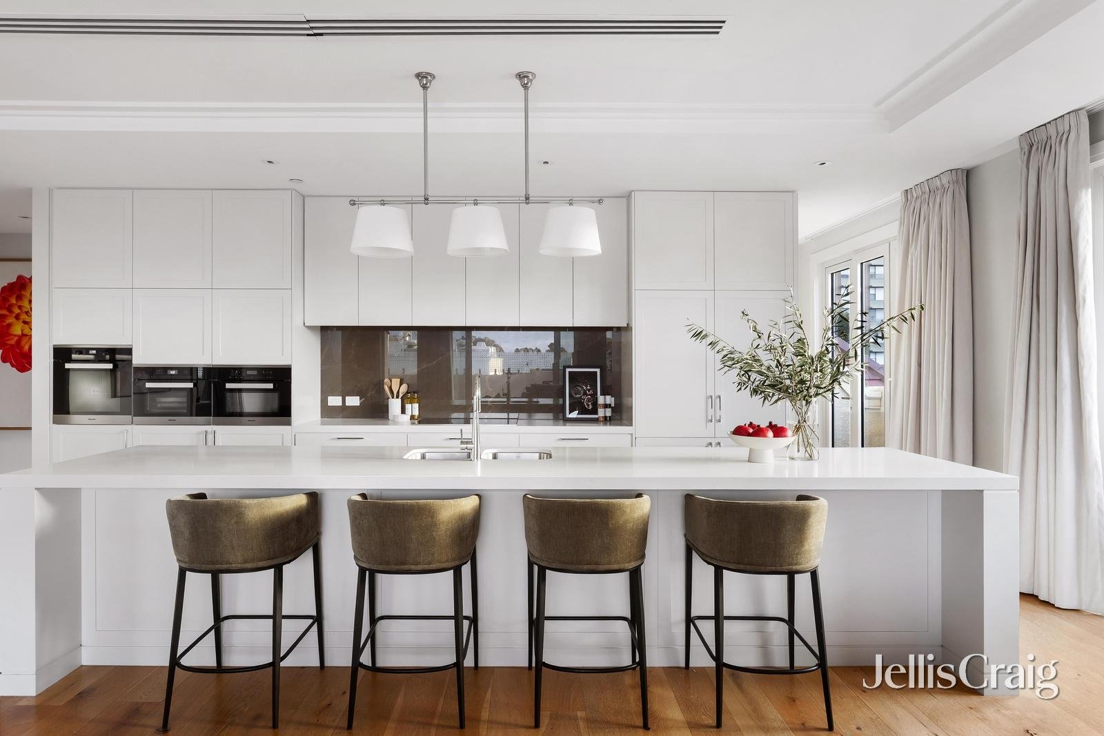 301/585 Toorak Road, Toorak image 4