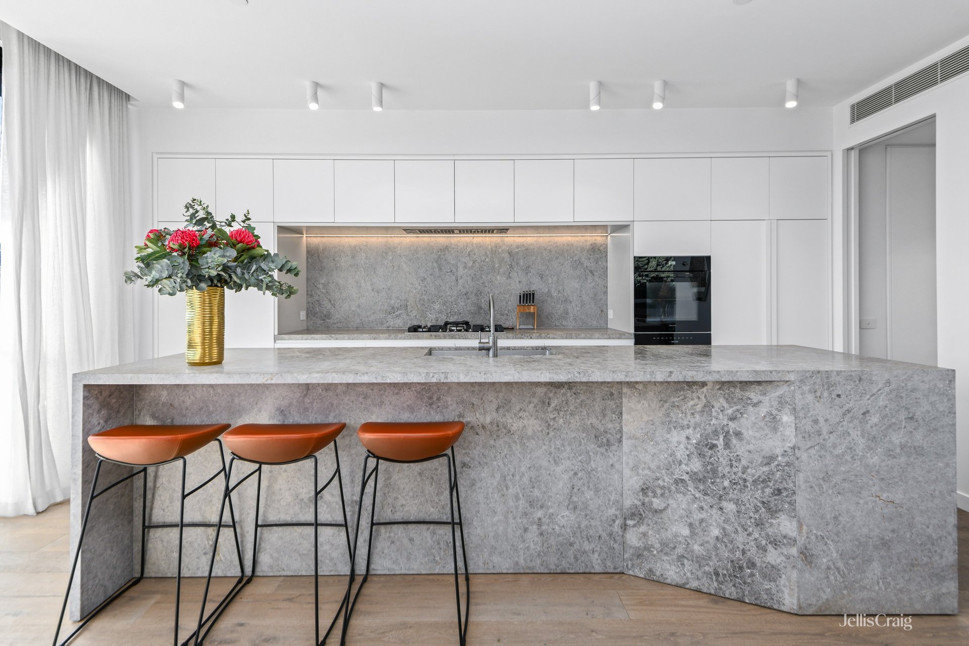 301/589 Toorak Road, Toorak image 2