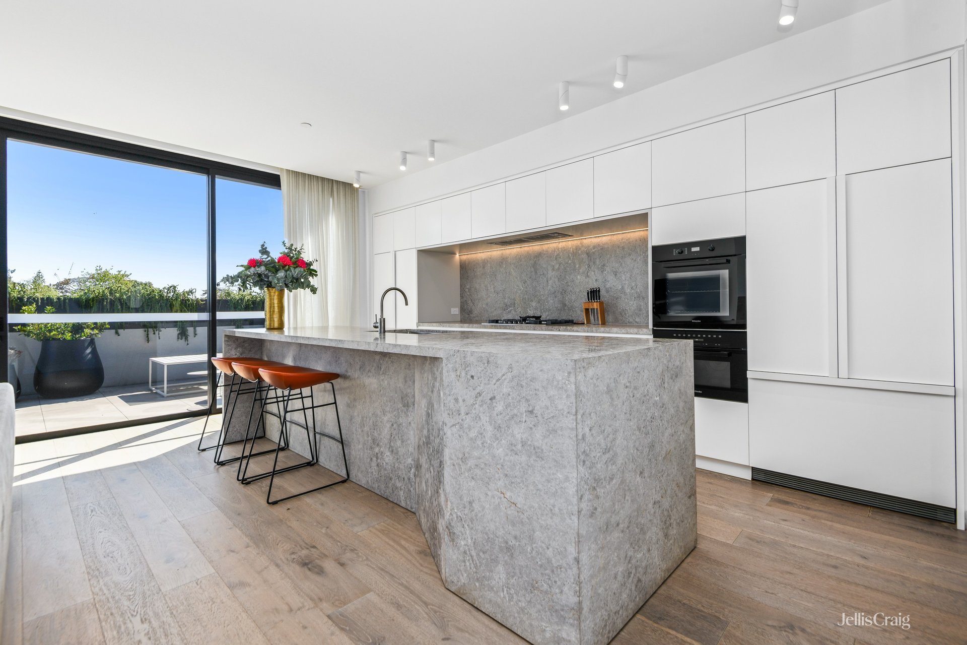 301/589 Toorak Road, Toorak image 3