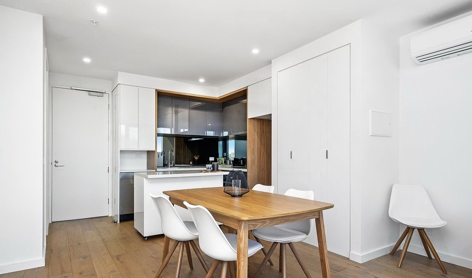 301/59-63 Warrigal Road, Hughesdale image 5