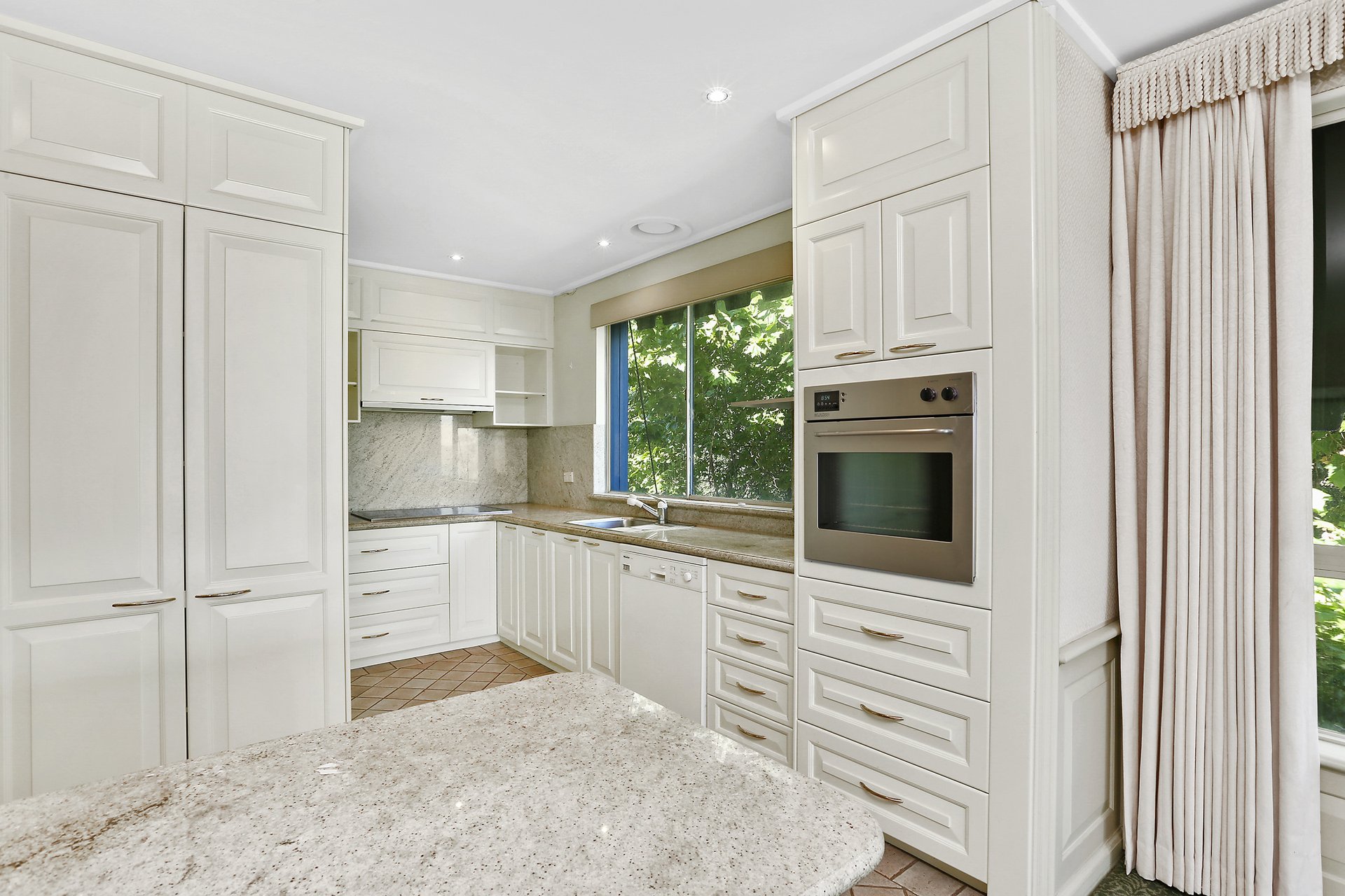 301/64 Eastern Beach Road, Geelong image 3
