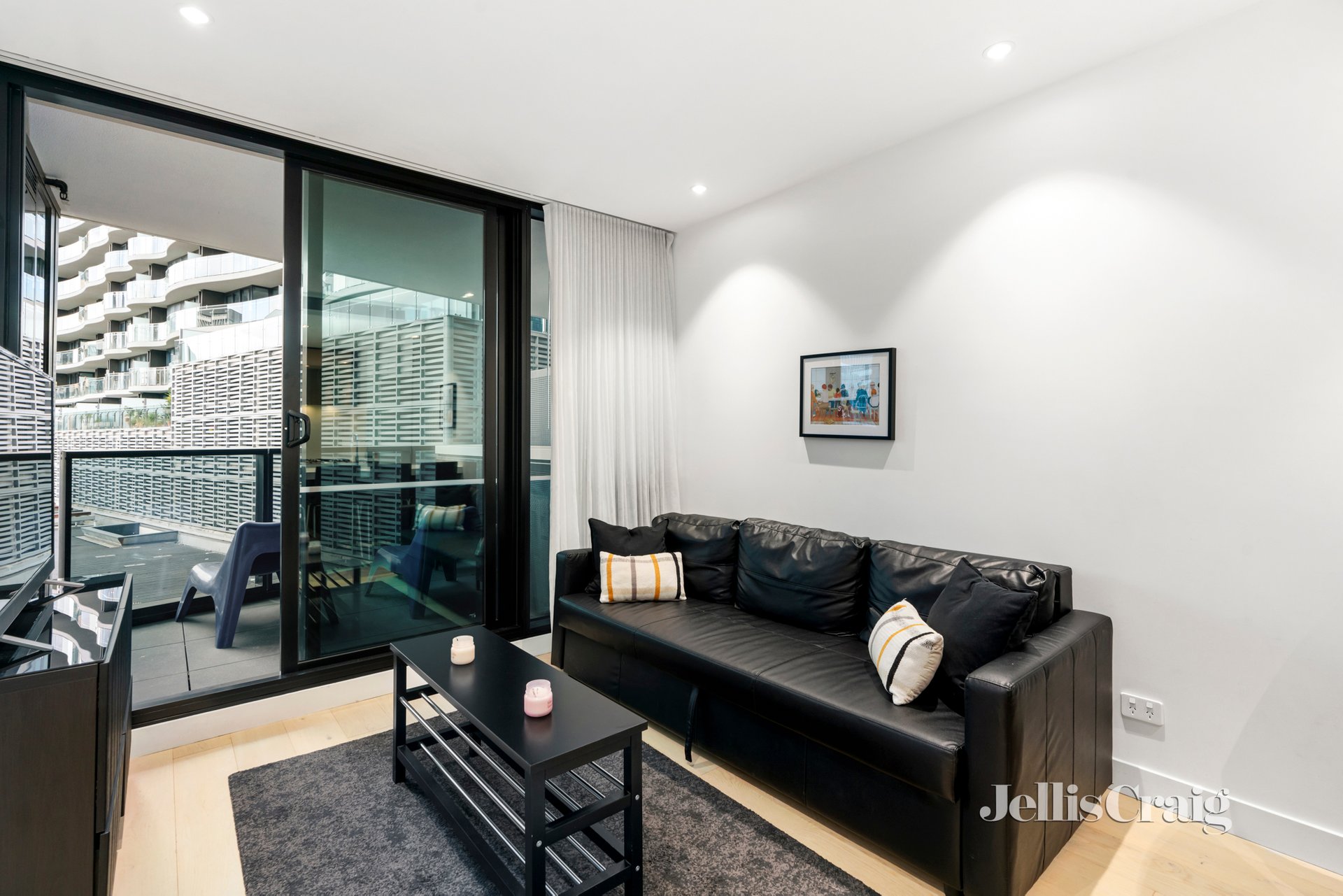 301/8 Bowen Cres, Melbourne image 2