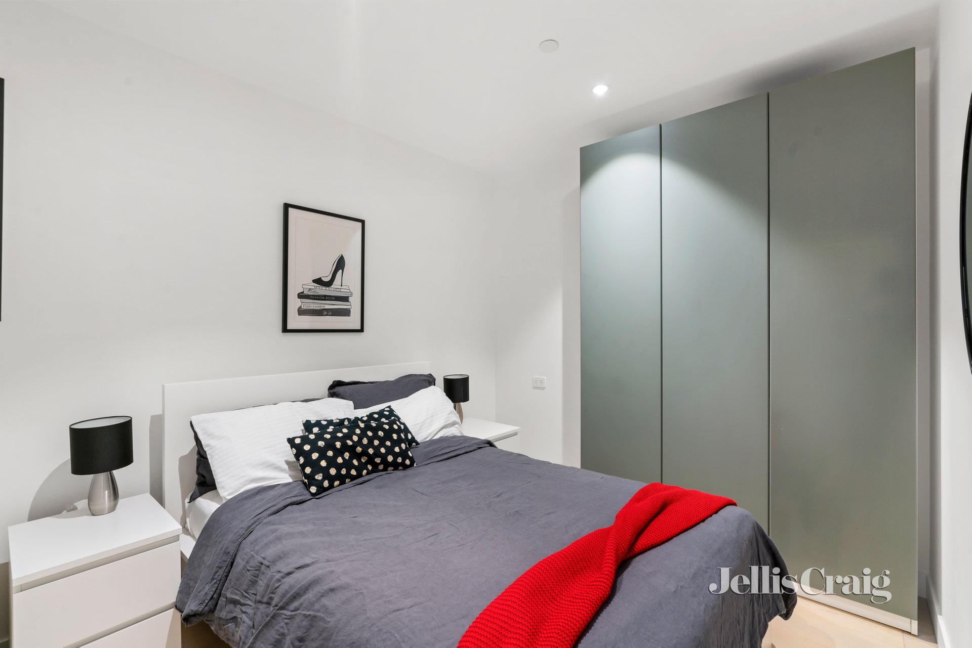 301/8 Bowen Cres, Melbourne image 5