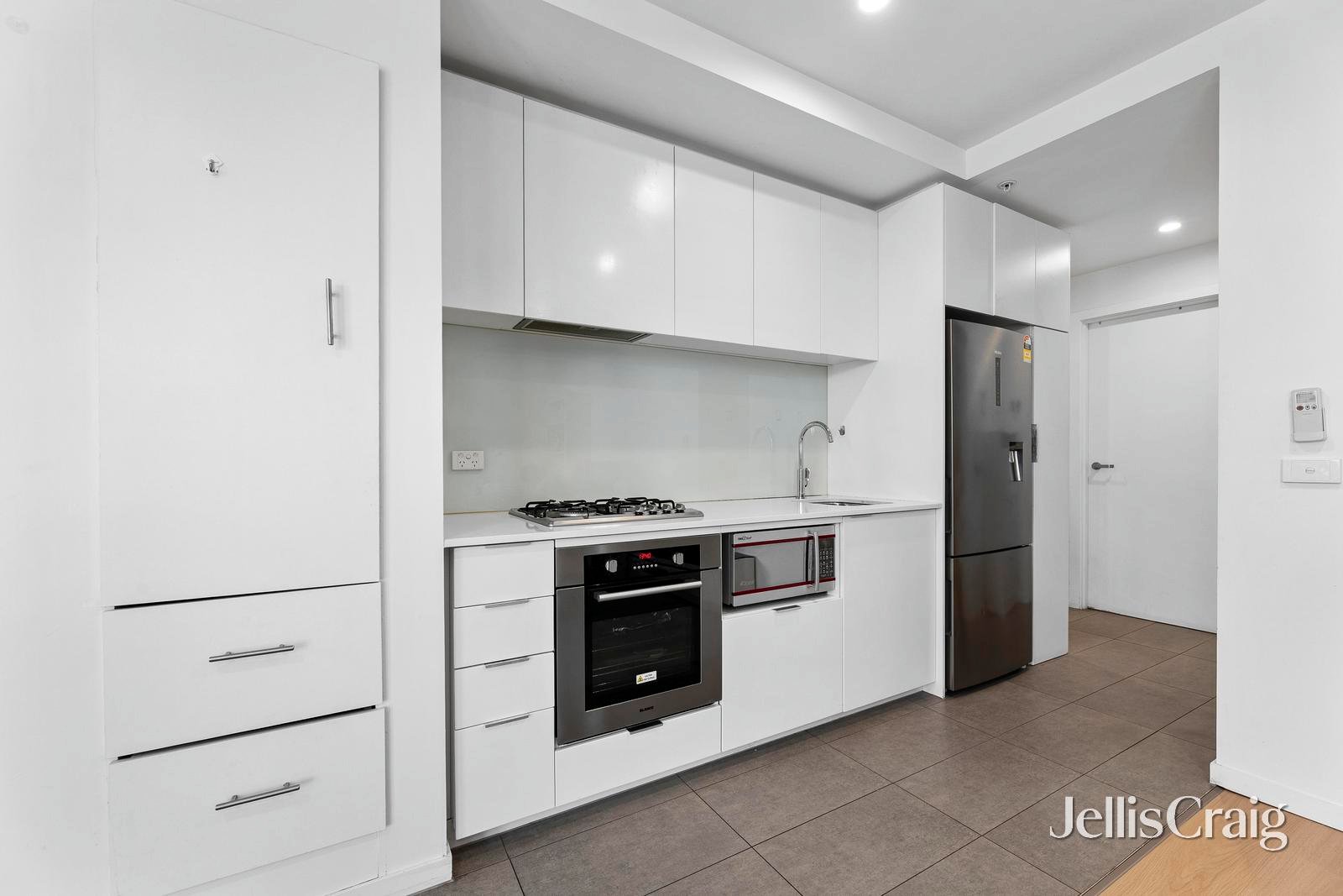 301/8 Wellington Road, Box&nbsp;Hill image 2