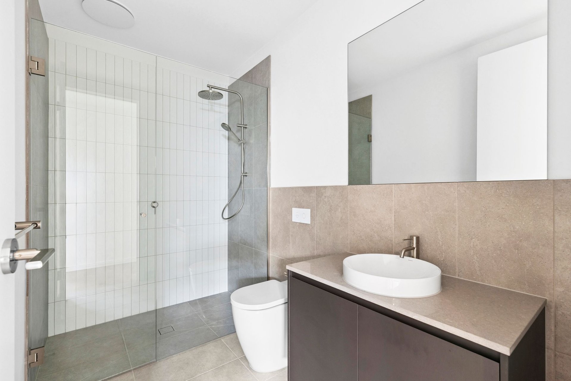 302 Latrobe Terrace, Newtown image 6