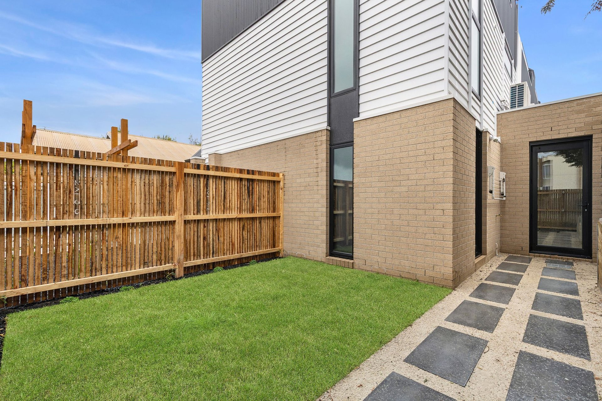 302 Latrobe Terrace, Newtown image 9