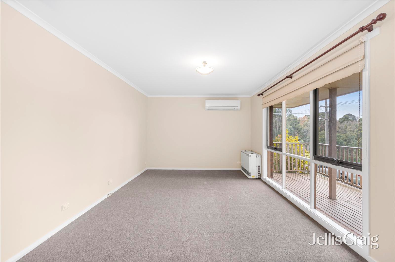 302 Otway Street South, Canadian image 3