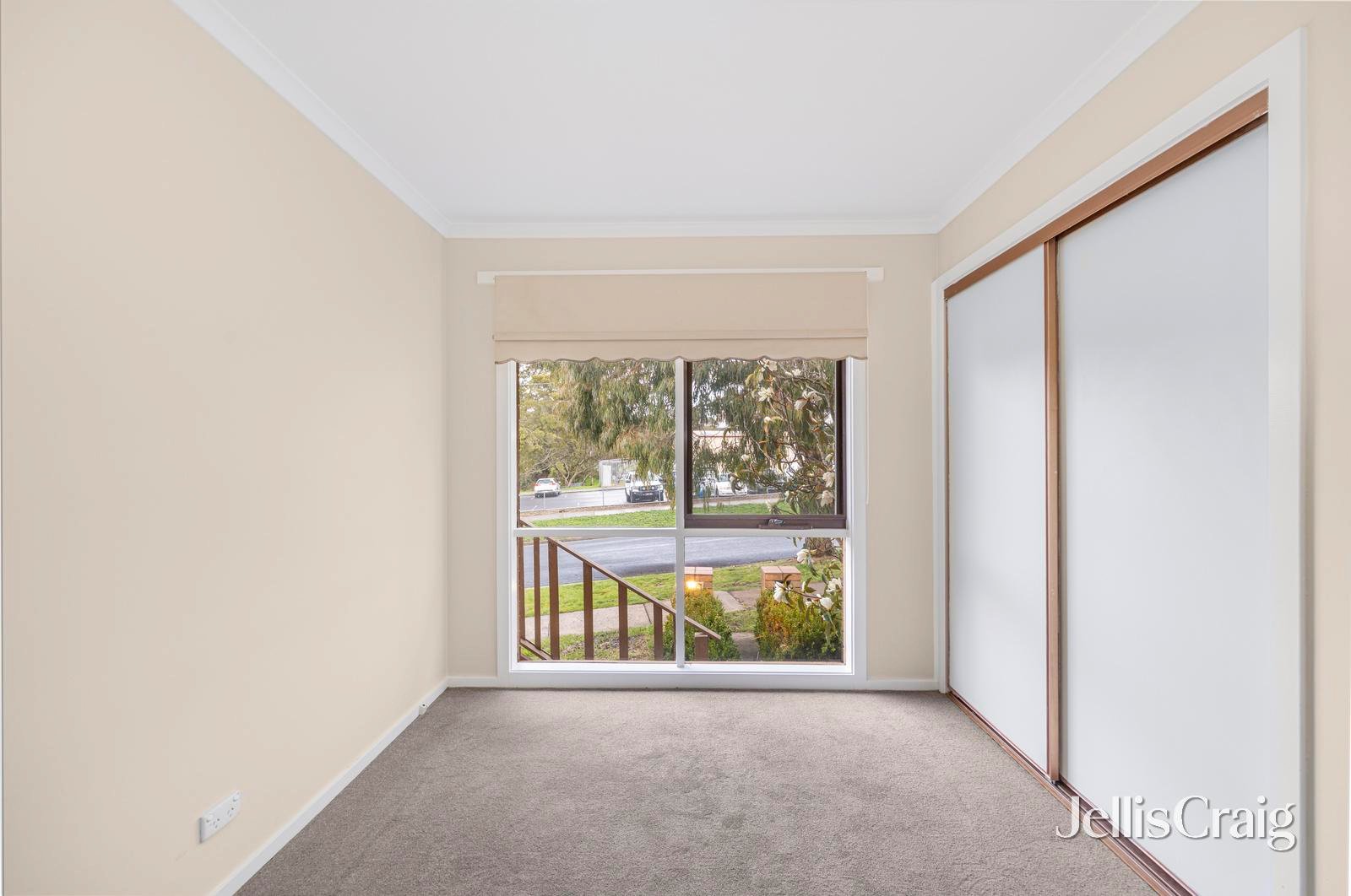 302 Otway Street South, Canadian image 8