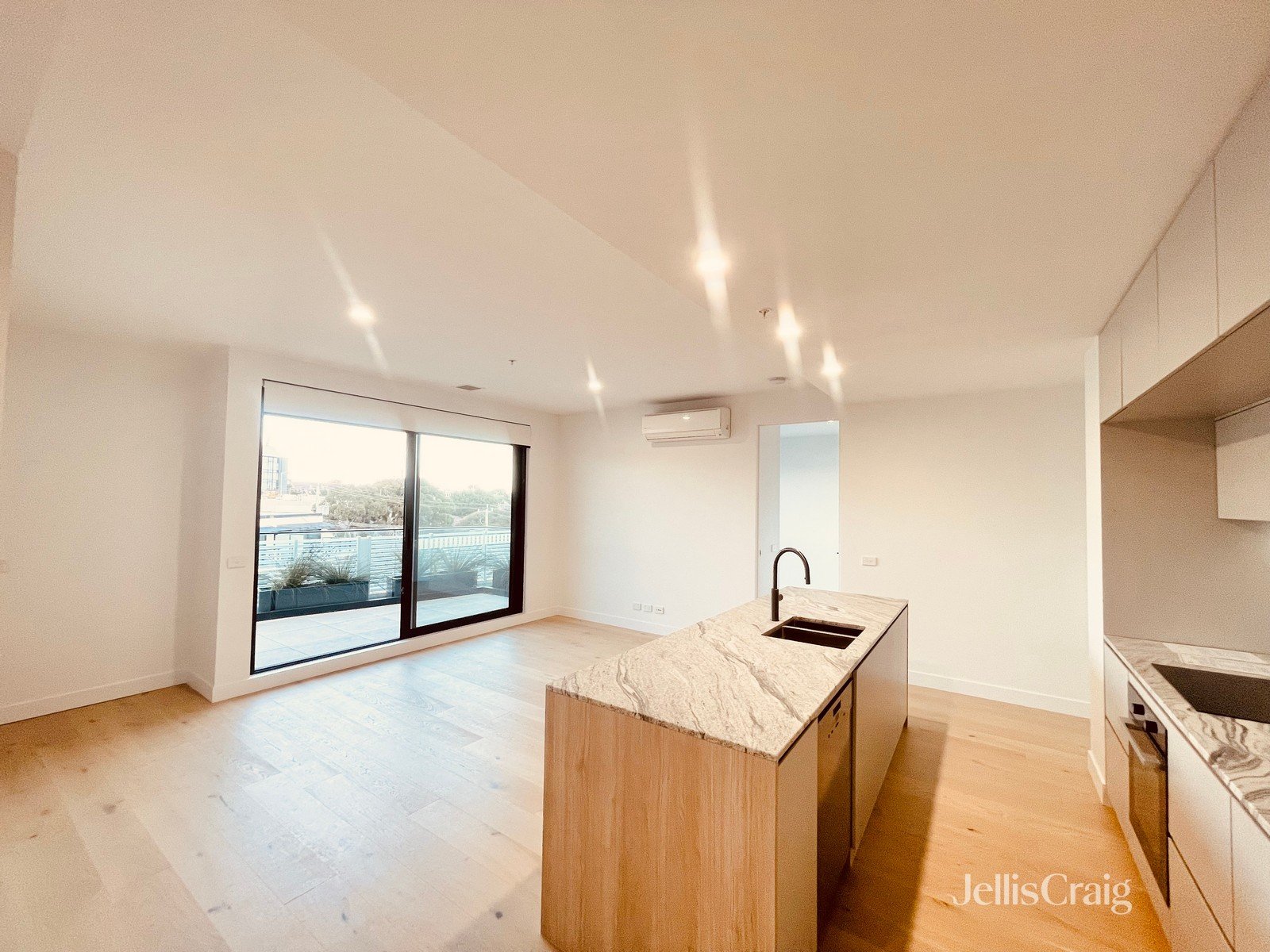 302/11A Keiller Street, Hampton&nbsp;East image 2