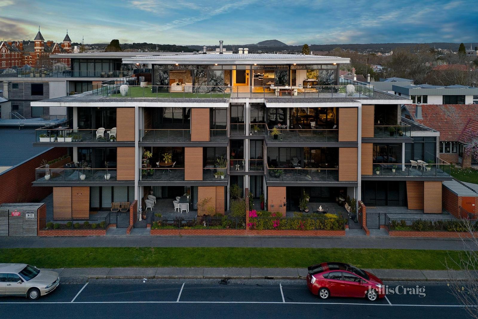 302/18-22 Wendouree Parade, Lake Wendouree image 1