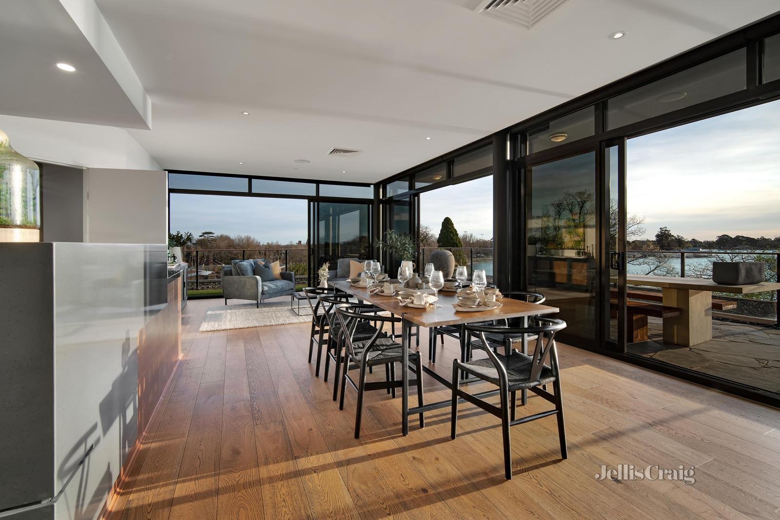 302/18-22 Wendouree Parade, Lake Wendouree image 4