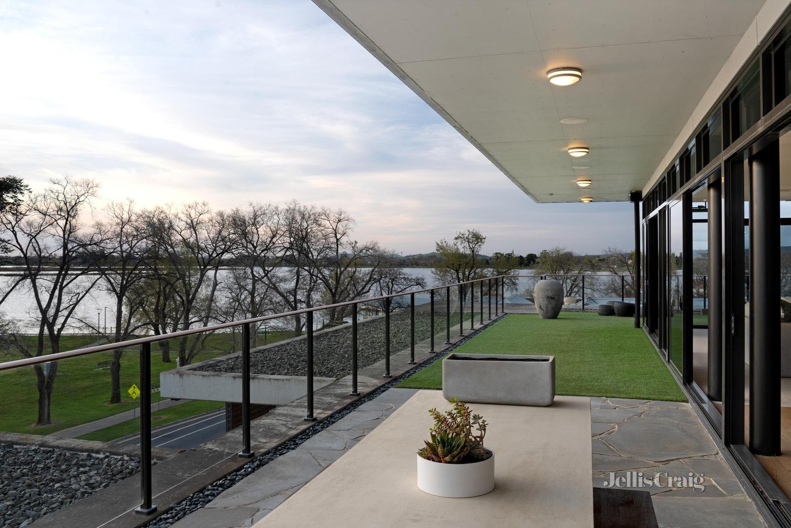 302/18-22 Wendouree Parade, Lake Wendouree image 20