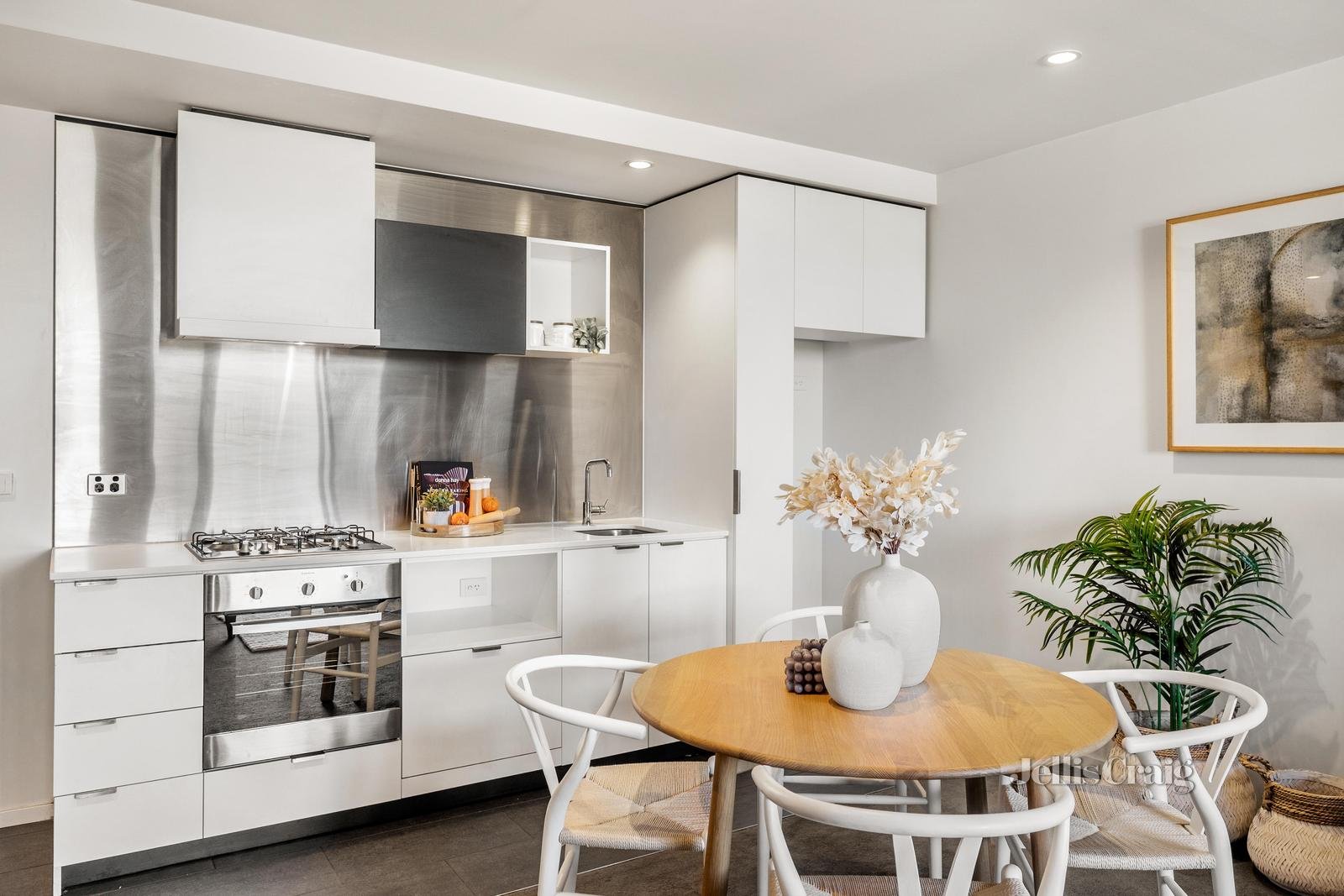 302/19-21 Hanover Street, Oakleigh image 3