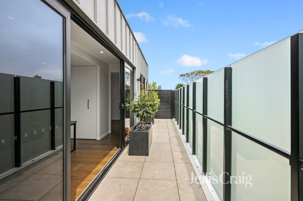 302/27 Aitken Street, Williamstown image 10