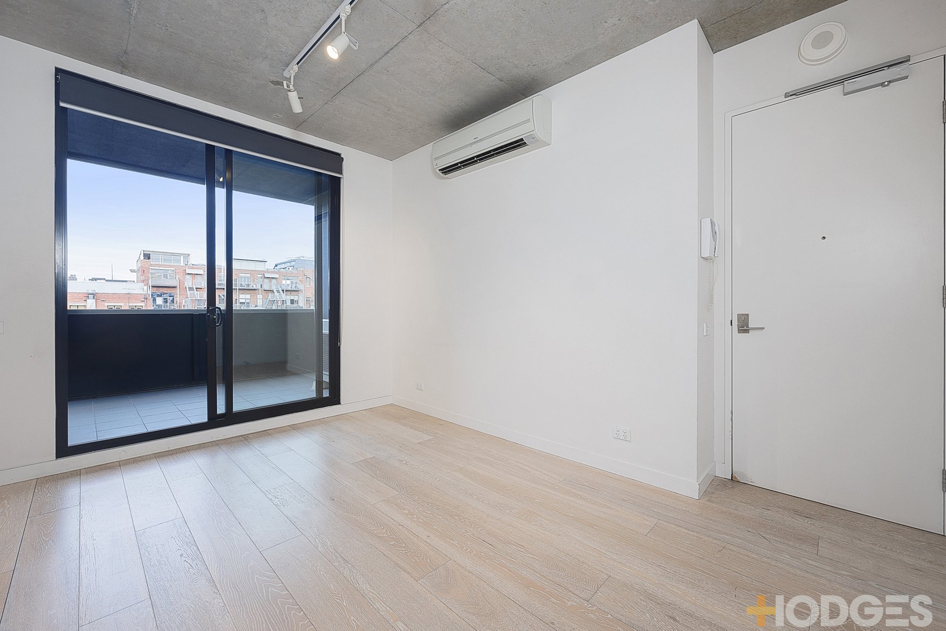 302 / 27 Macquarie Street PRAHRAN