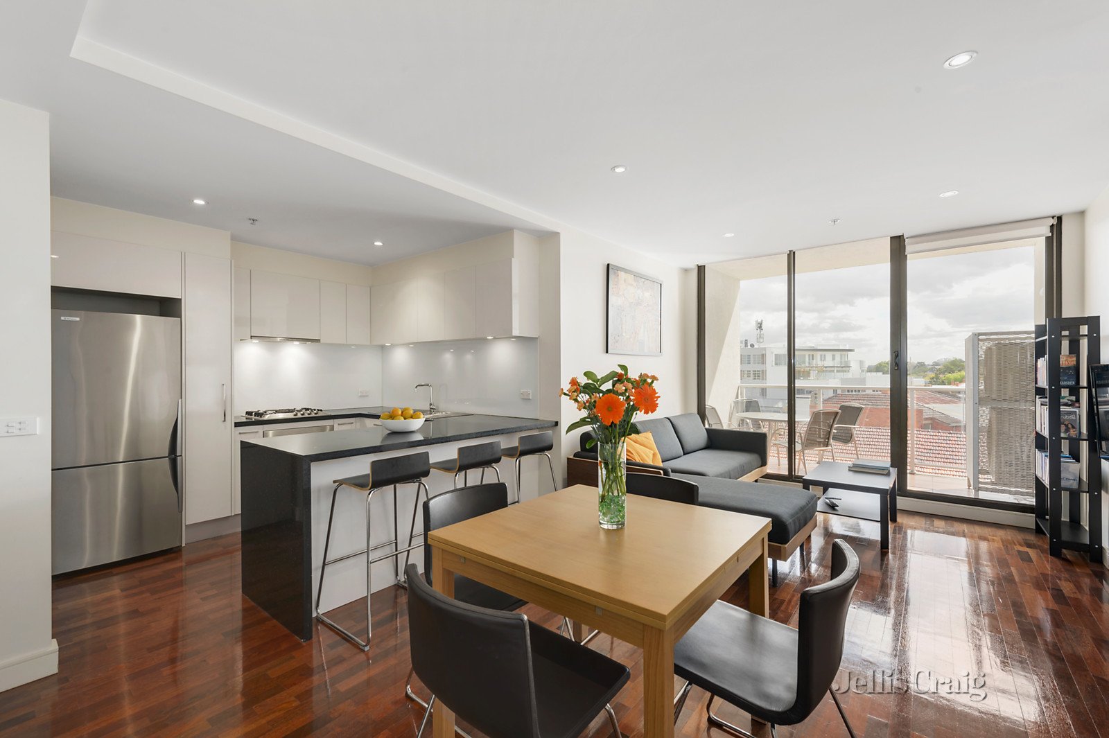 302/3 Kiernan Avenue, Ivanhoe image 2