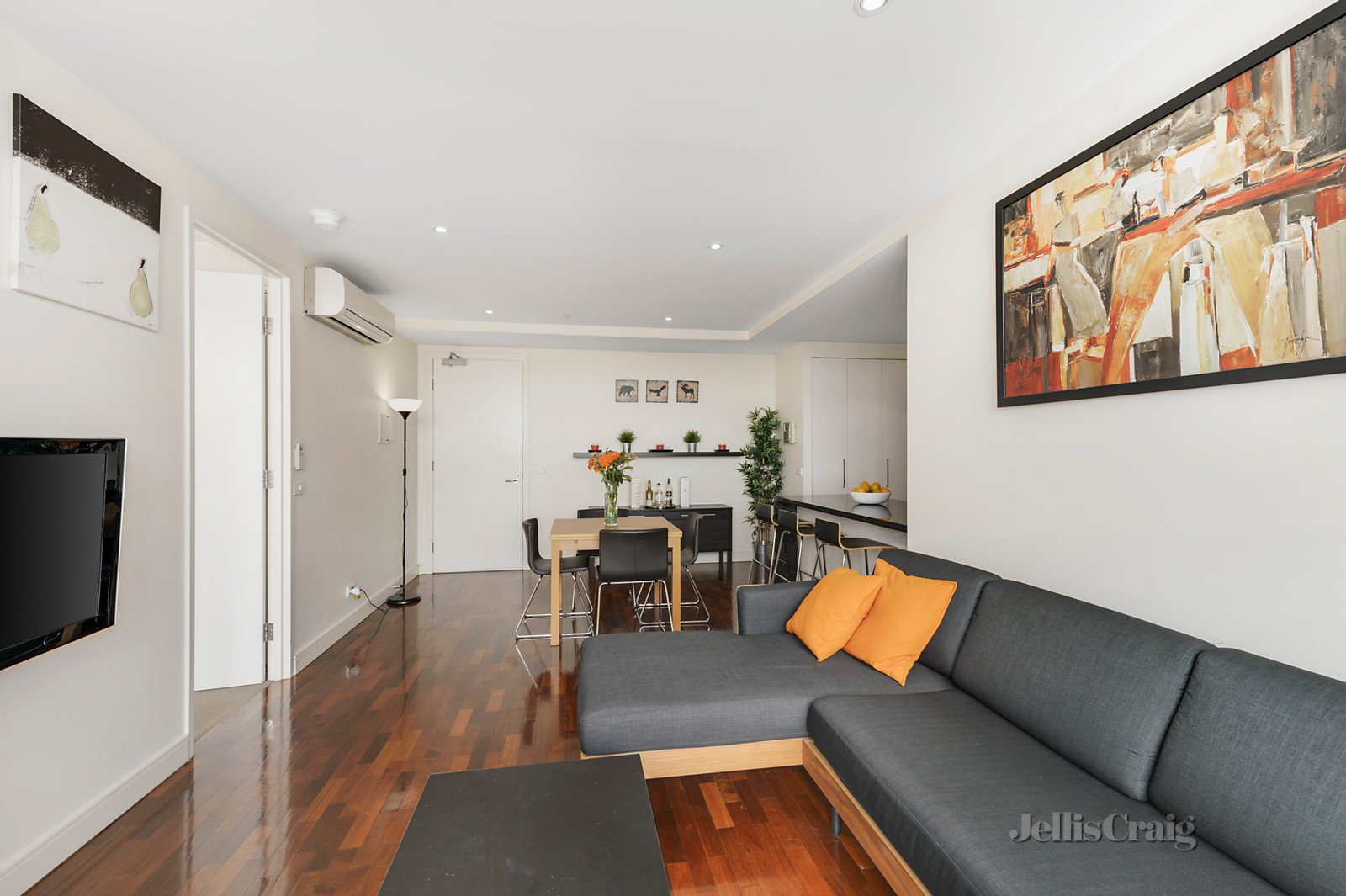 302/3 Kiernan Avenue, Ivanhoe image 3