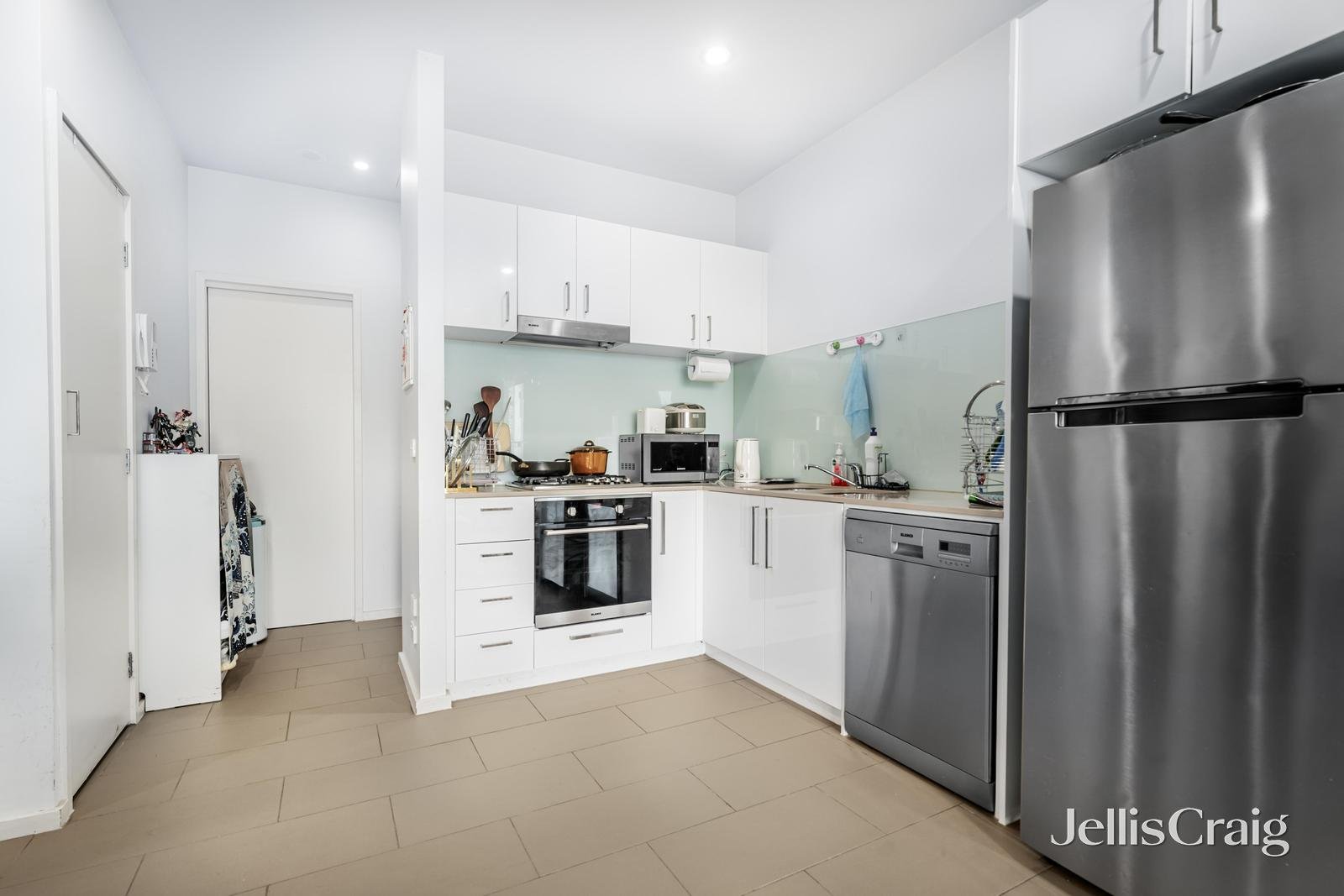 302/339 Mitcham Road, Mitcham image 3