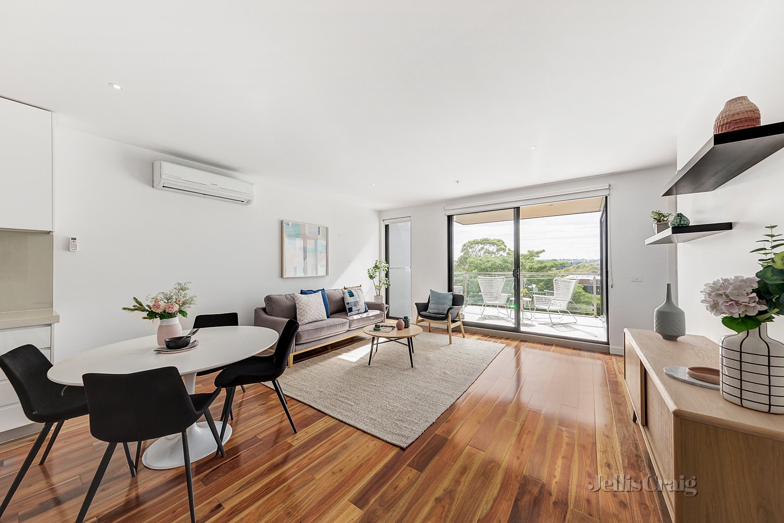 3.02/567 Glenferrie Road, Hawthorn image 2