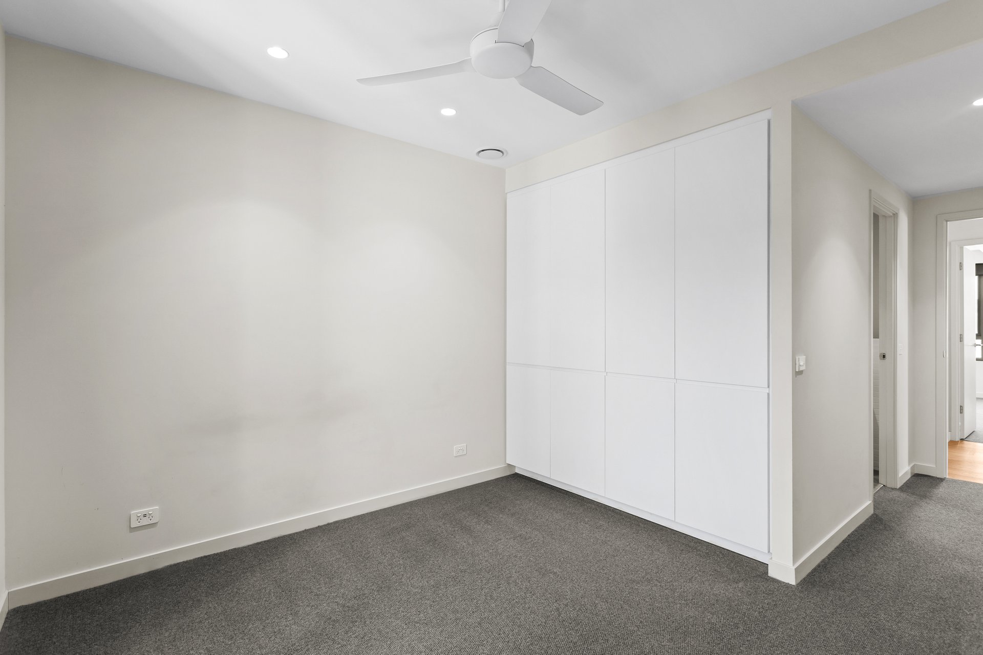 Property Gallery Thumbnail 8