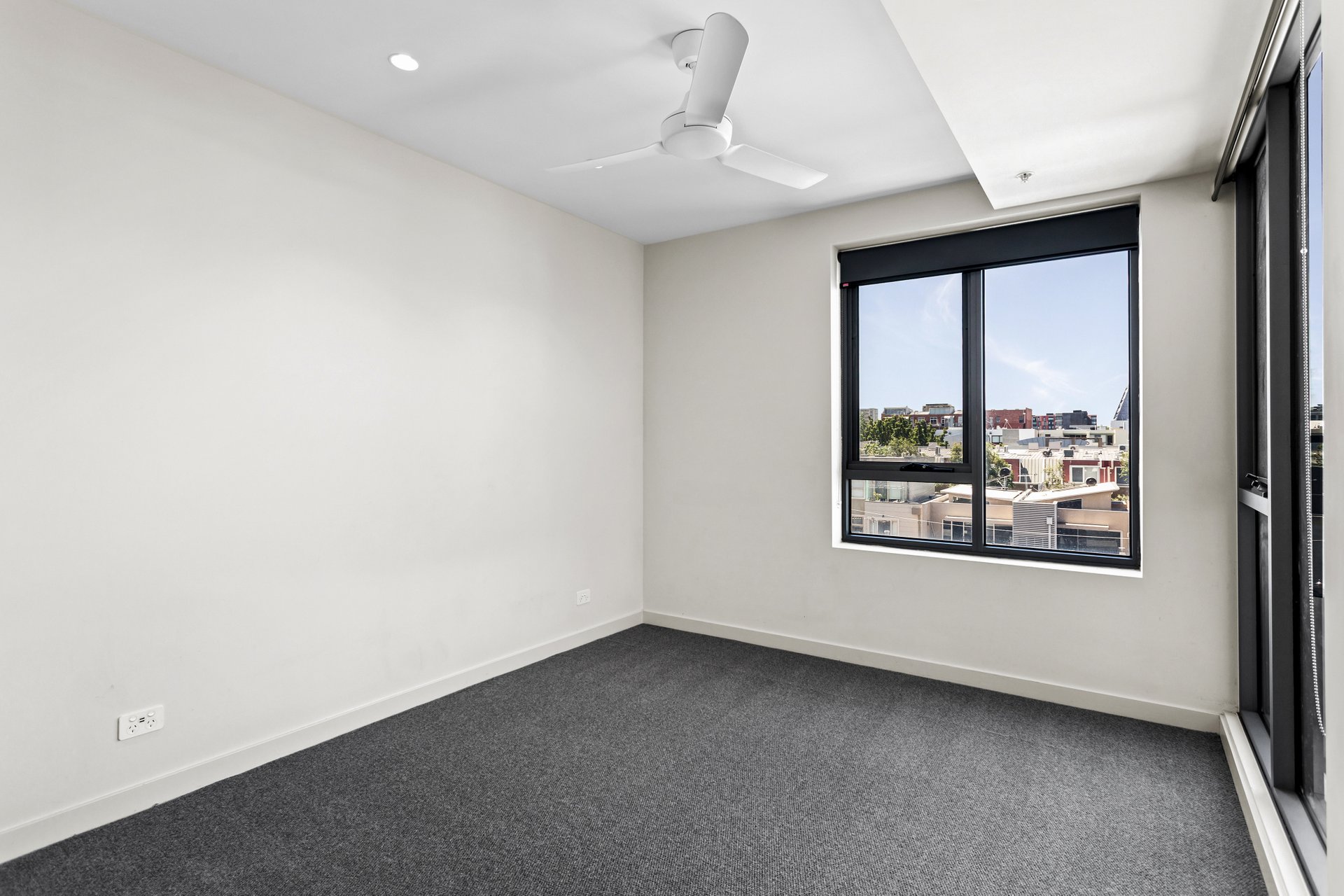 Property Gallery Thumbnail 6