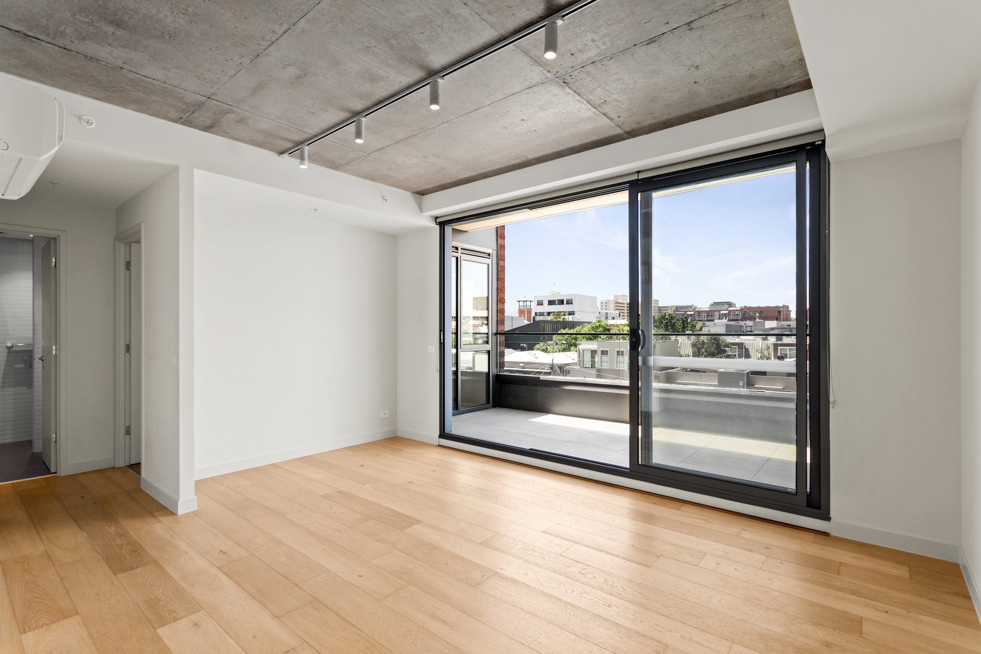 Property Gallery - Main Image