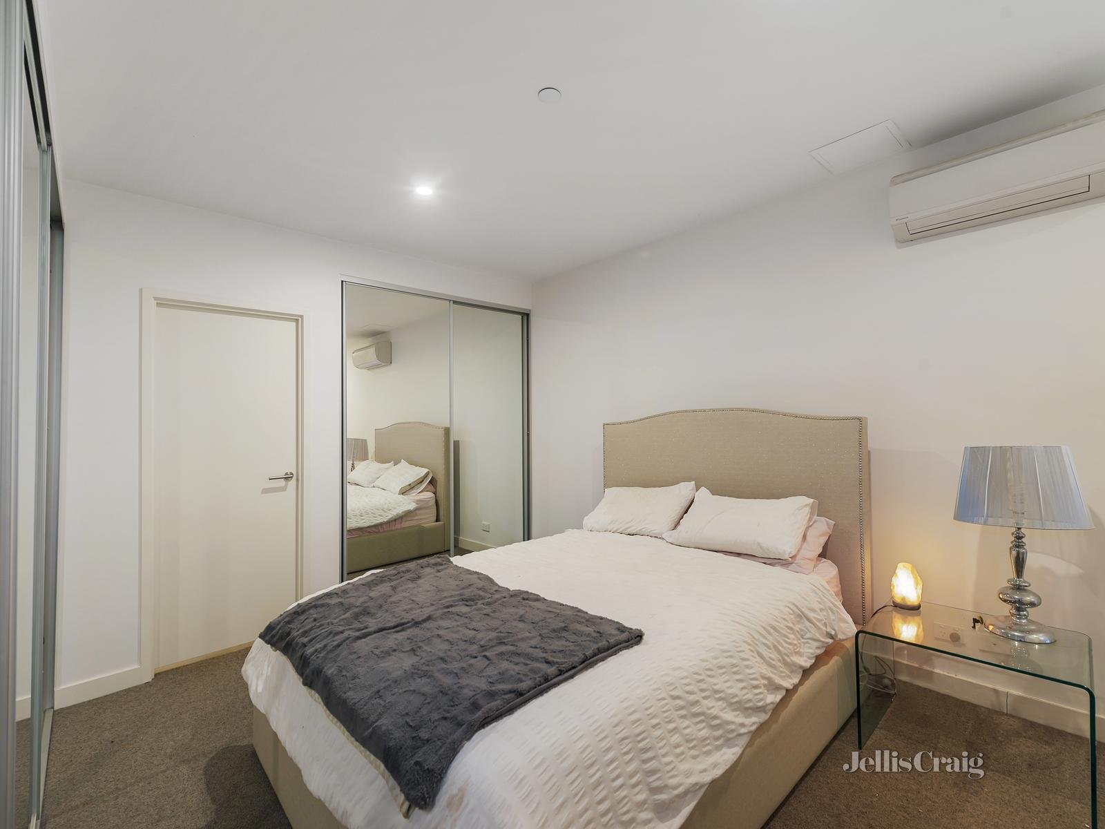 302/7 Red Hill Terrace, Doncaster East image 5