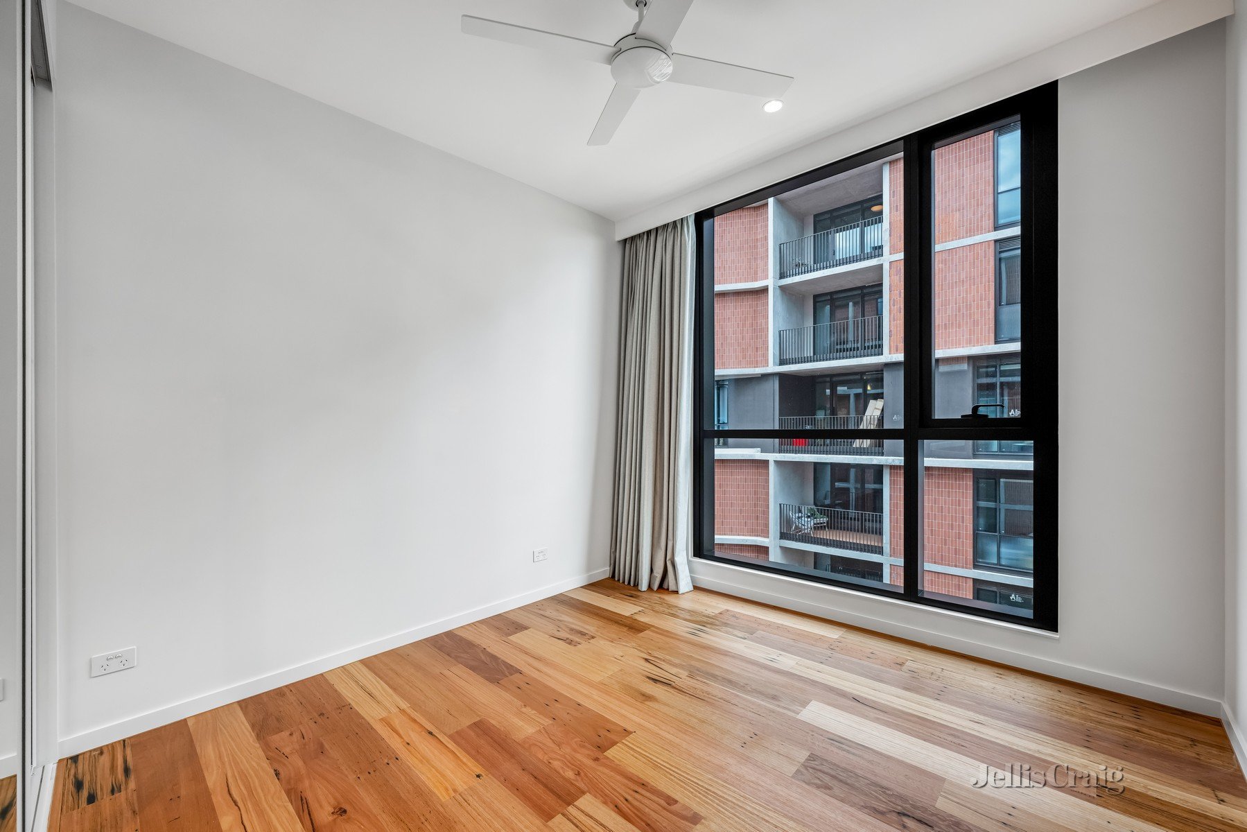 302/8 Walker Street, Northcote image 4