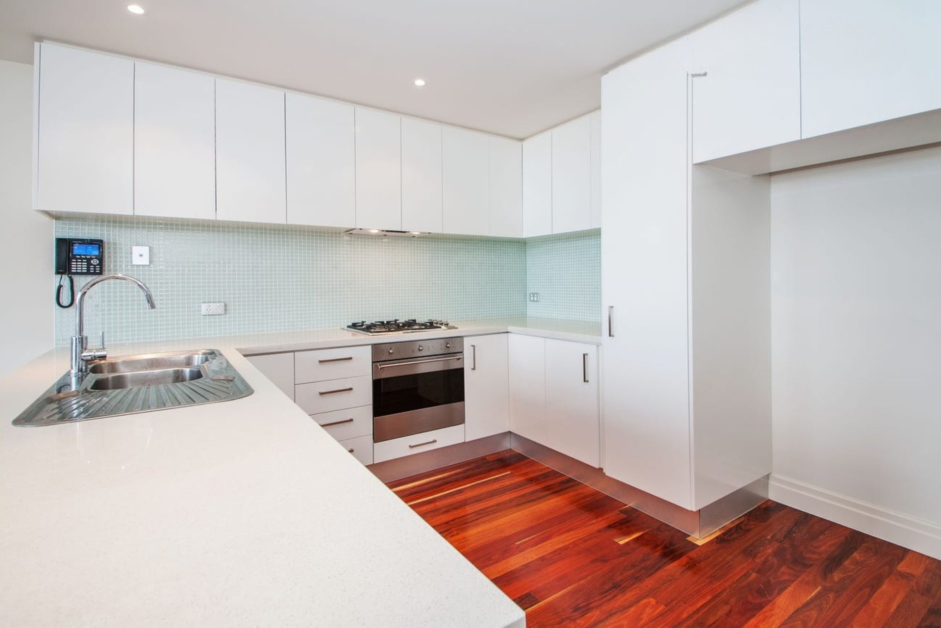 302/91-93 Tram Road, Doncaster image 3