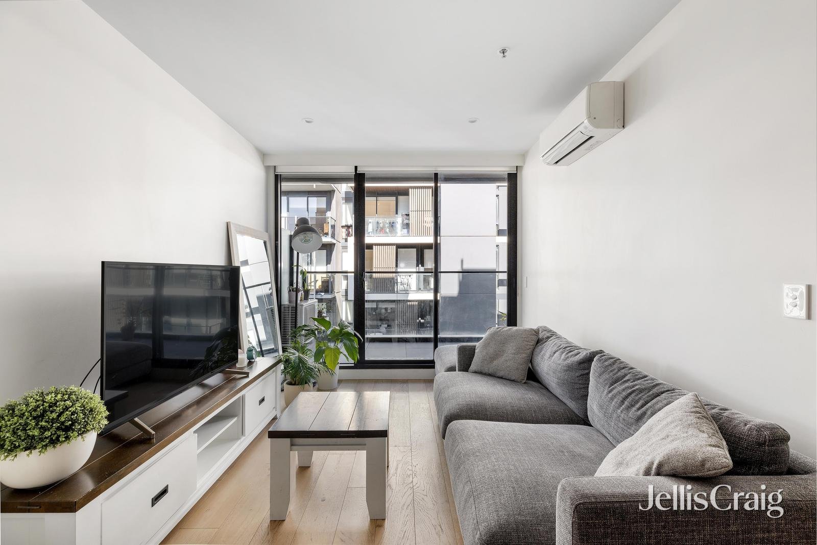 302c/3 Snake Gully Drive, Bundoora image 5