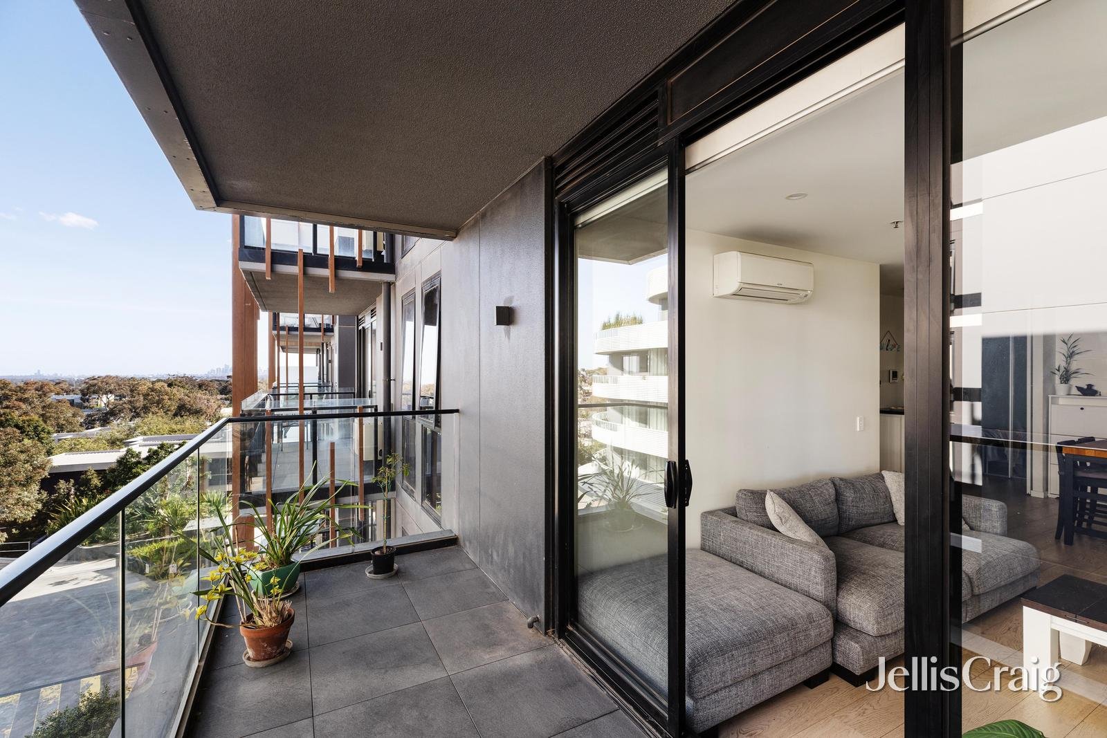 302c/3 Snake Gully Drive, Bundoora image 10