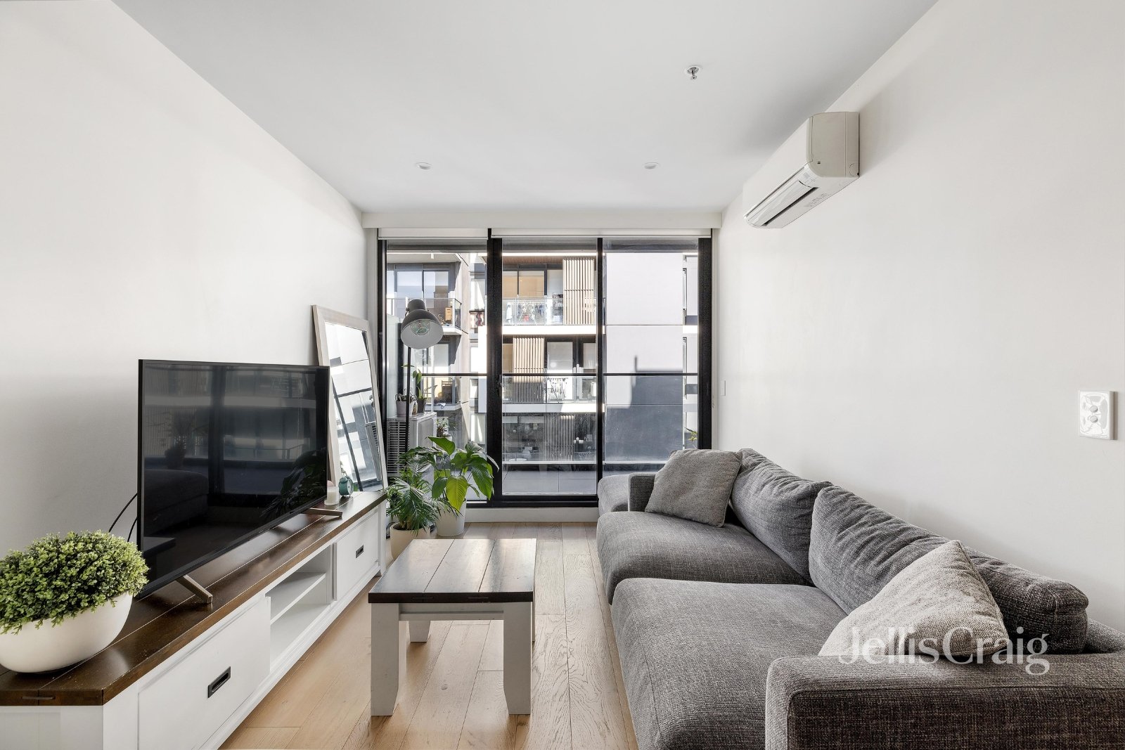 302C/3 Snake Gully Drive, Bundoora image 5