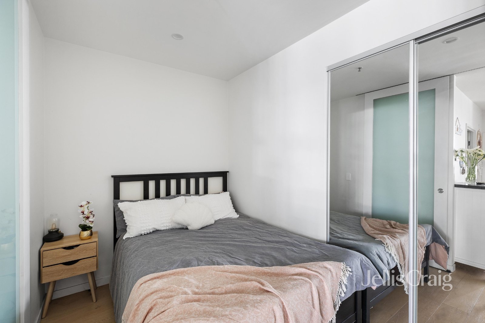 302C/3 Snake Gully Drive, Bundoora image 7