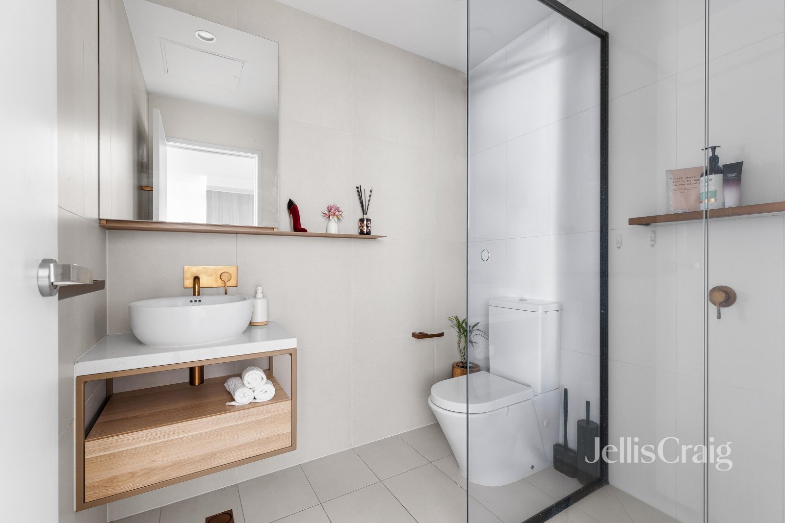 302C/3 Snake Gully Drive, Bundoora image 8