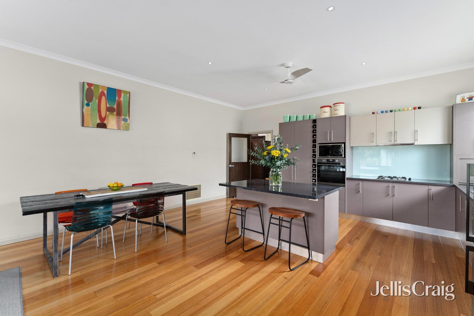 303 Barkly Street, Golden Point image 3