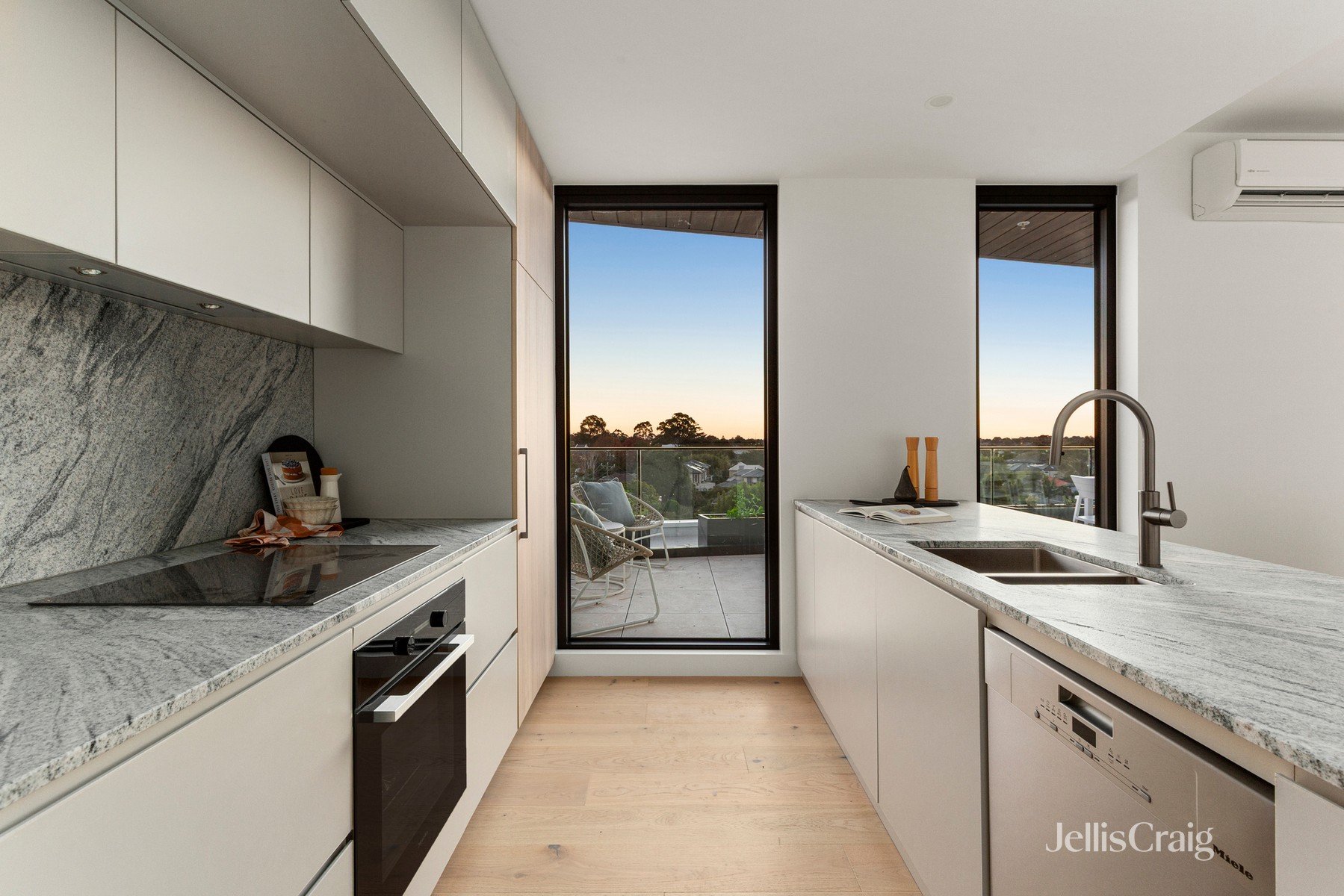 303/11A Kellier Street, Hampton&nbsp;East image 3