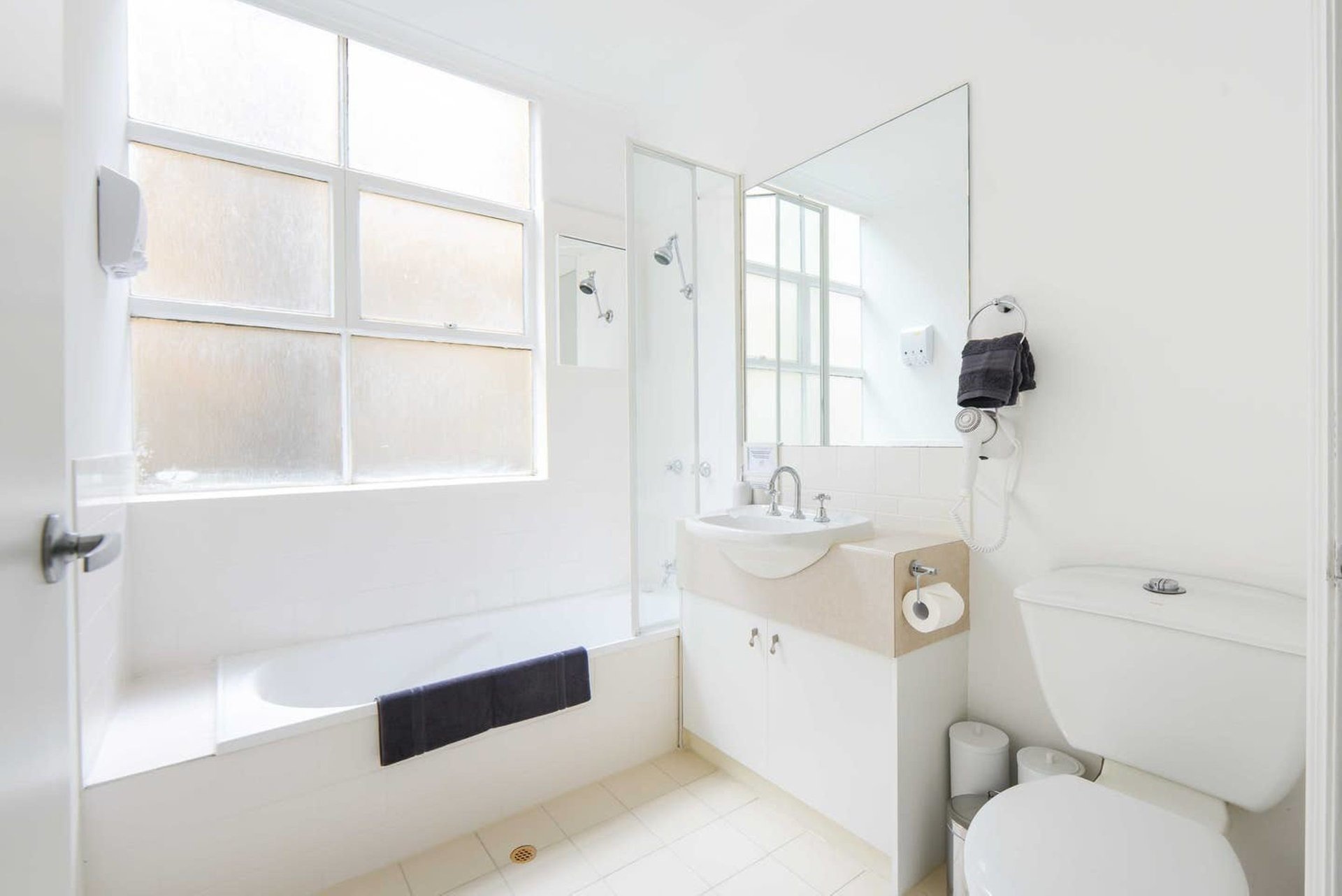 303/166 Flinders Street, Melbourne image 4
