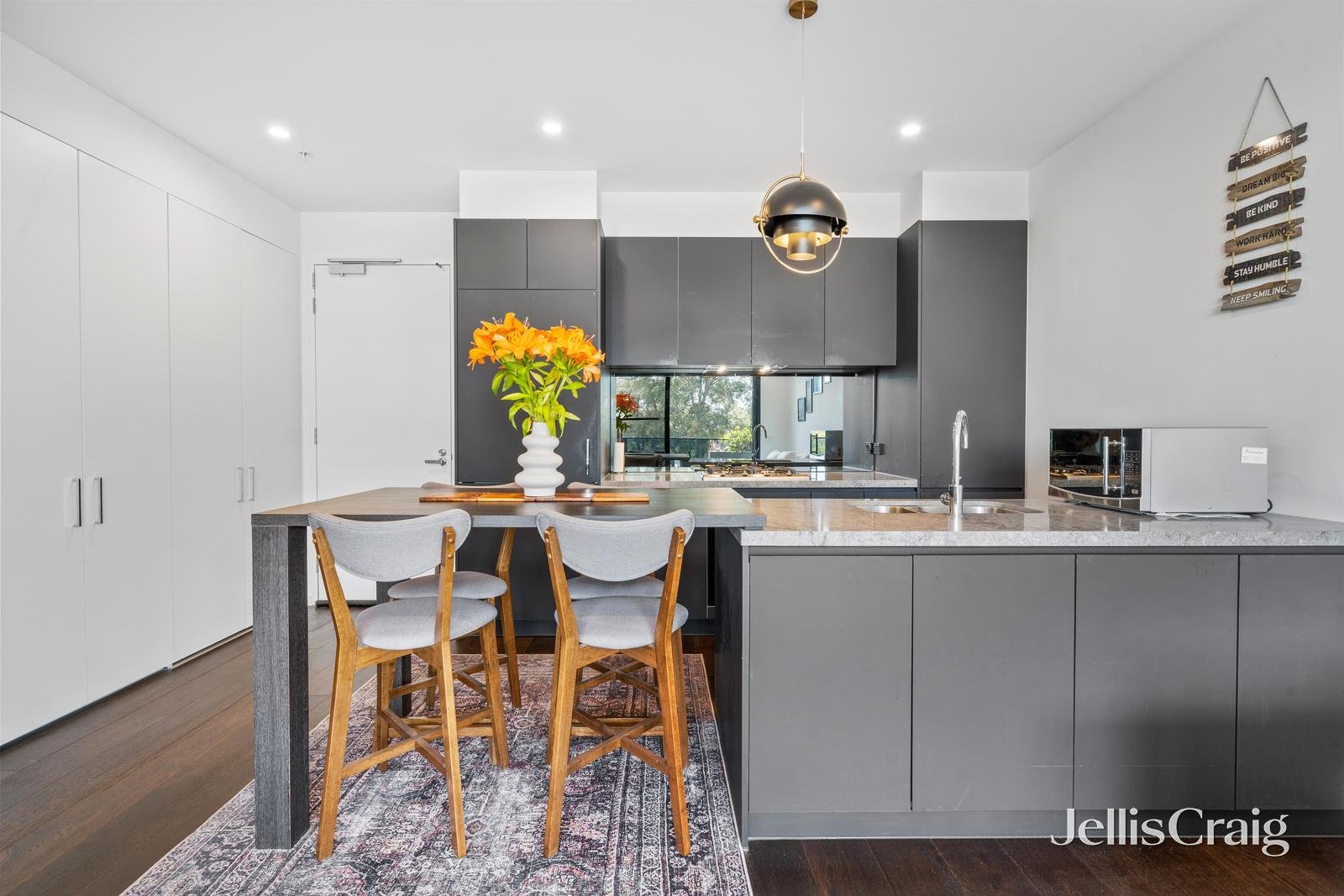 303/168 Whitehorse Road, Blackburn image 3