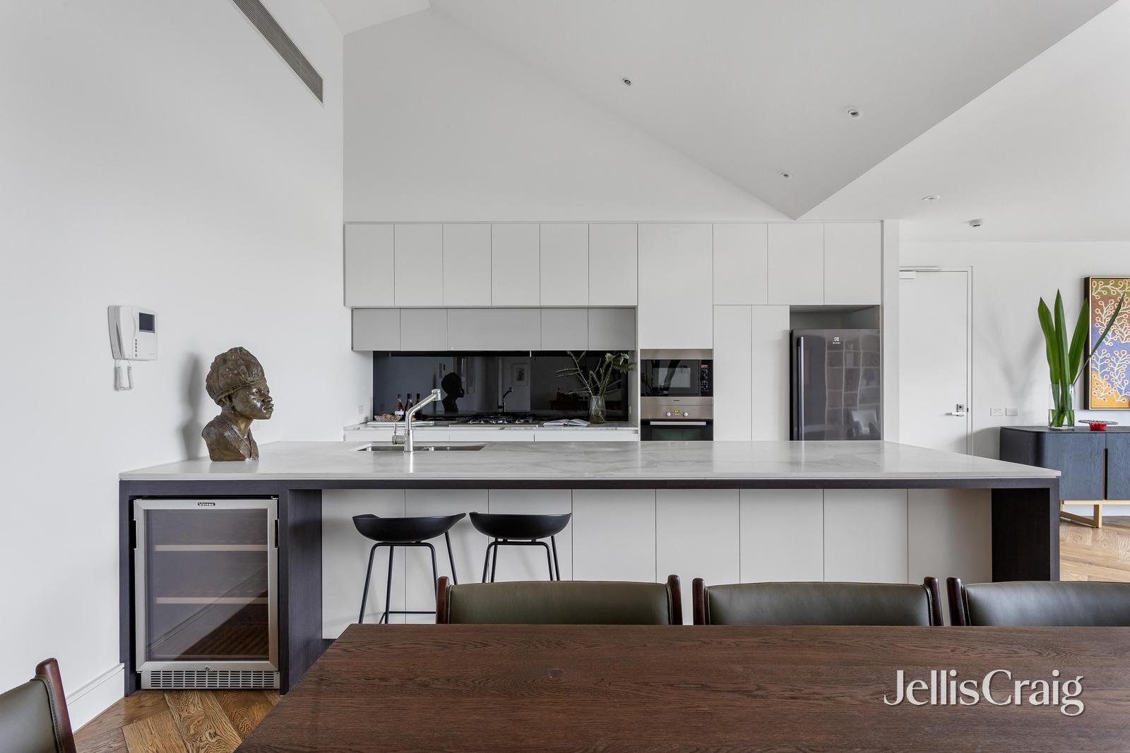 303/2 Gascoyne Street, Canterbury image 5