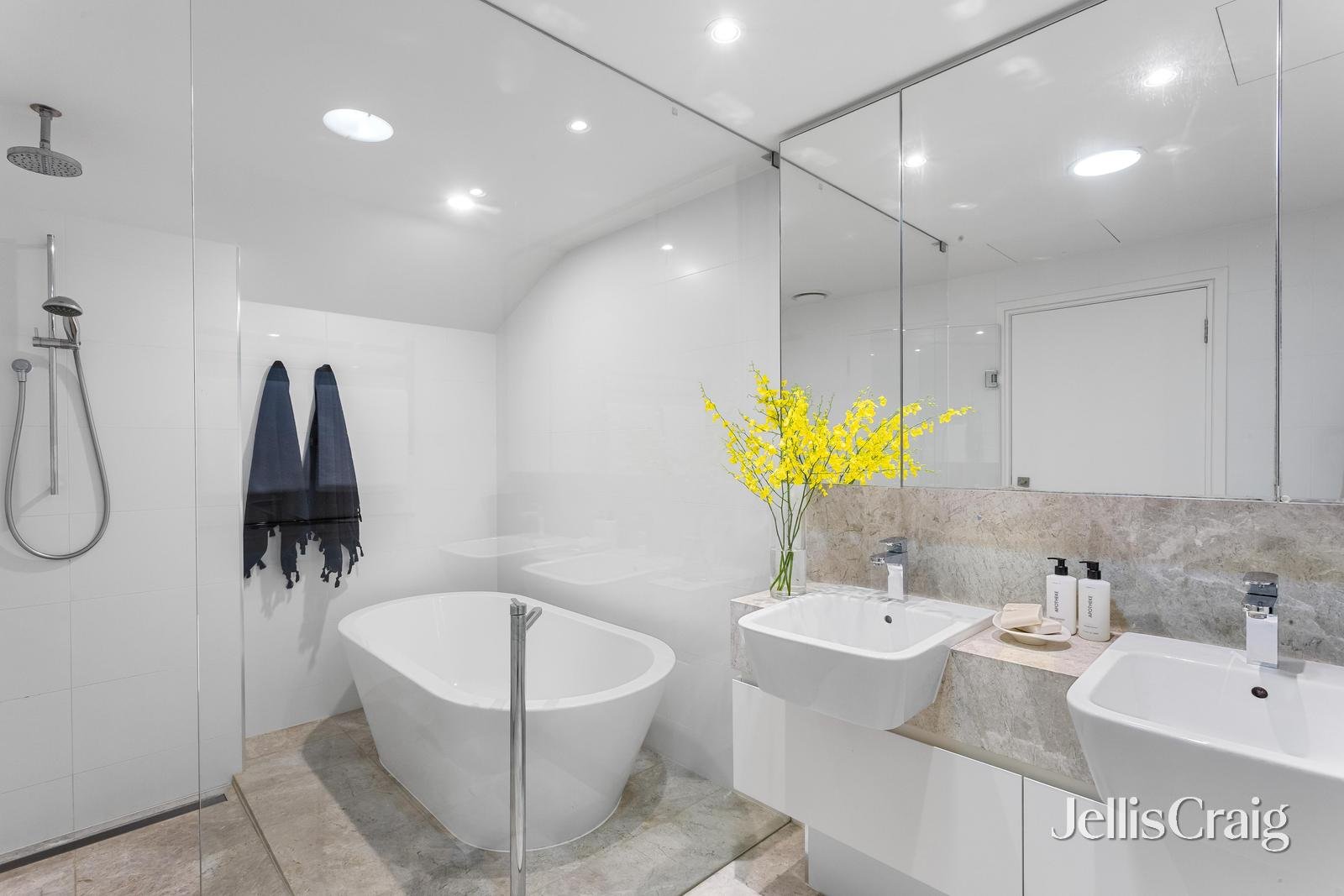 303/2 Gascoyne Street, Canterbury image 7