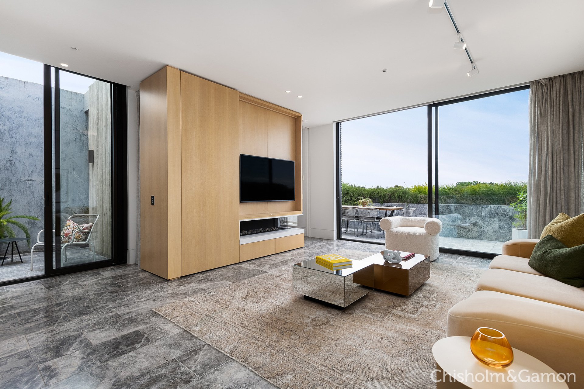 303/2 Pine Avenue, Elwood image 3