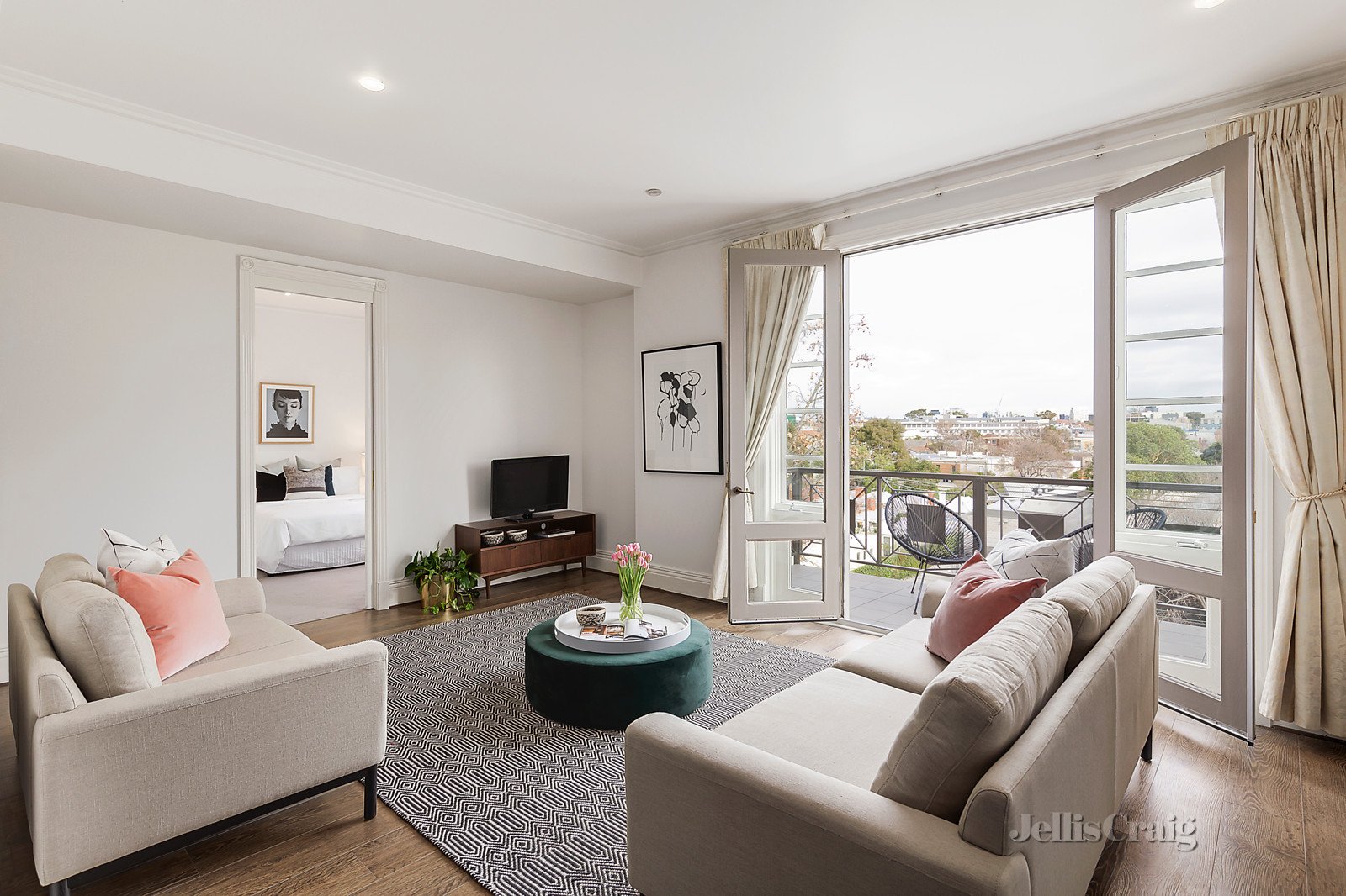 30/350 Toorak Road, South Yarra image 5