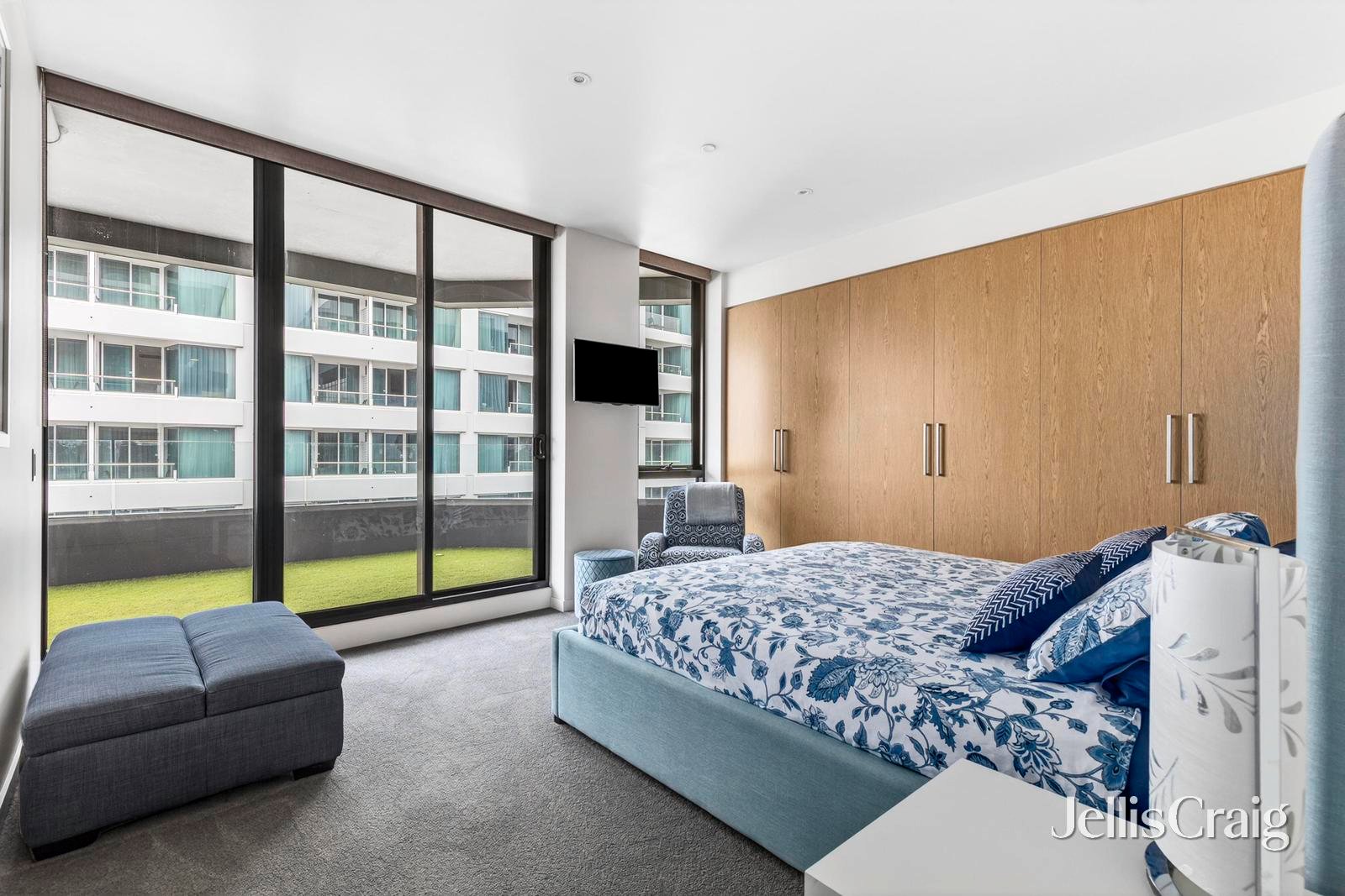 303/6-8 Eastern Beach Road, Geelong image 4